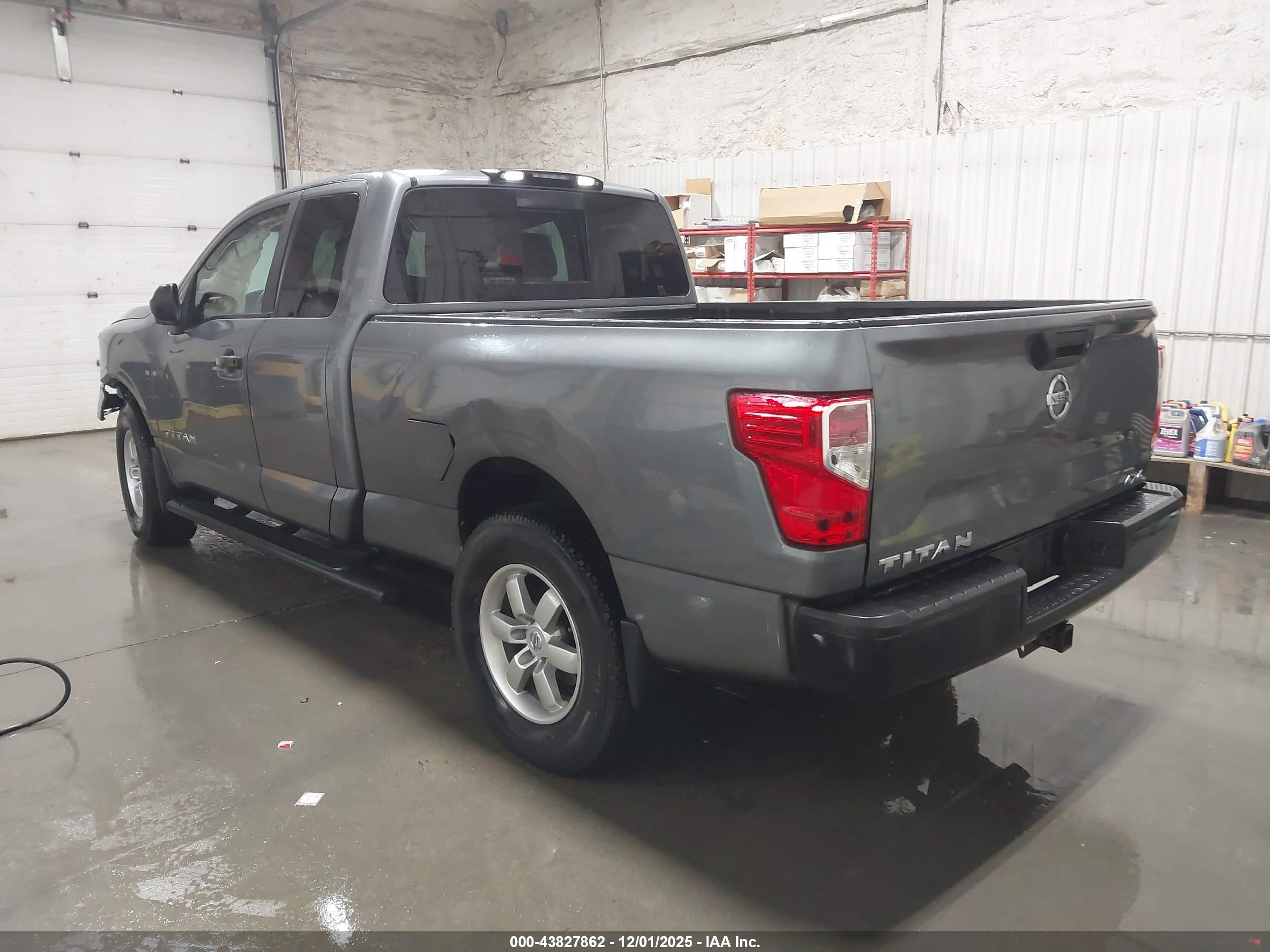 NISSAN TITAN image 3