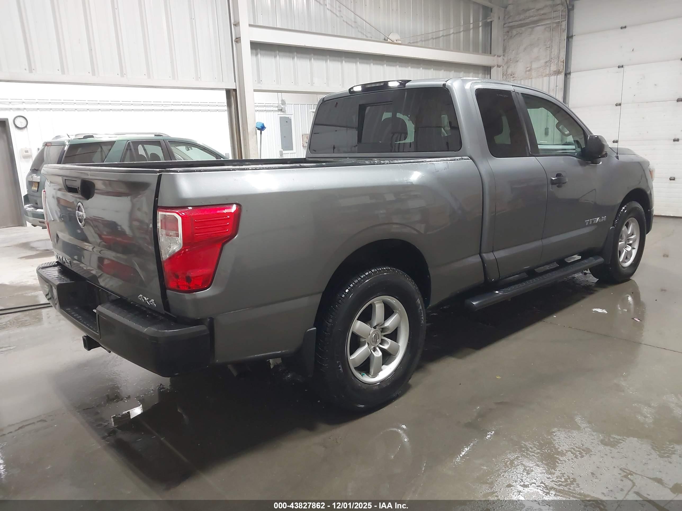 NISSAN TITAN image 4