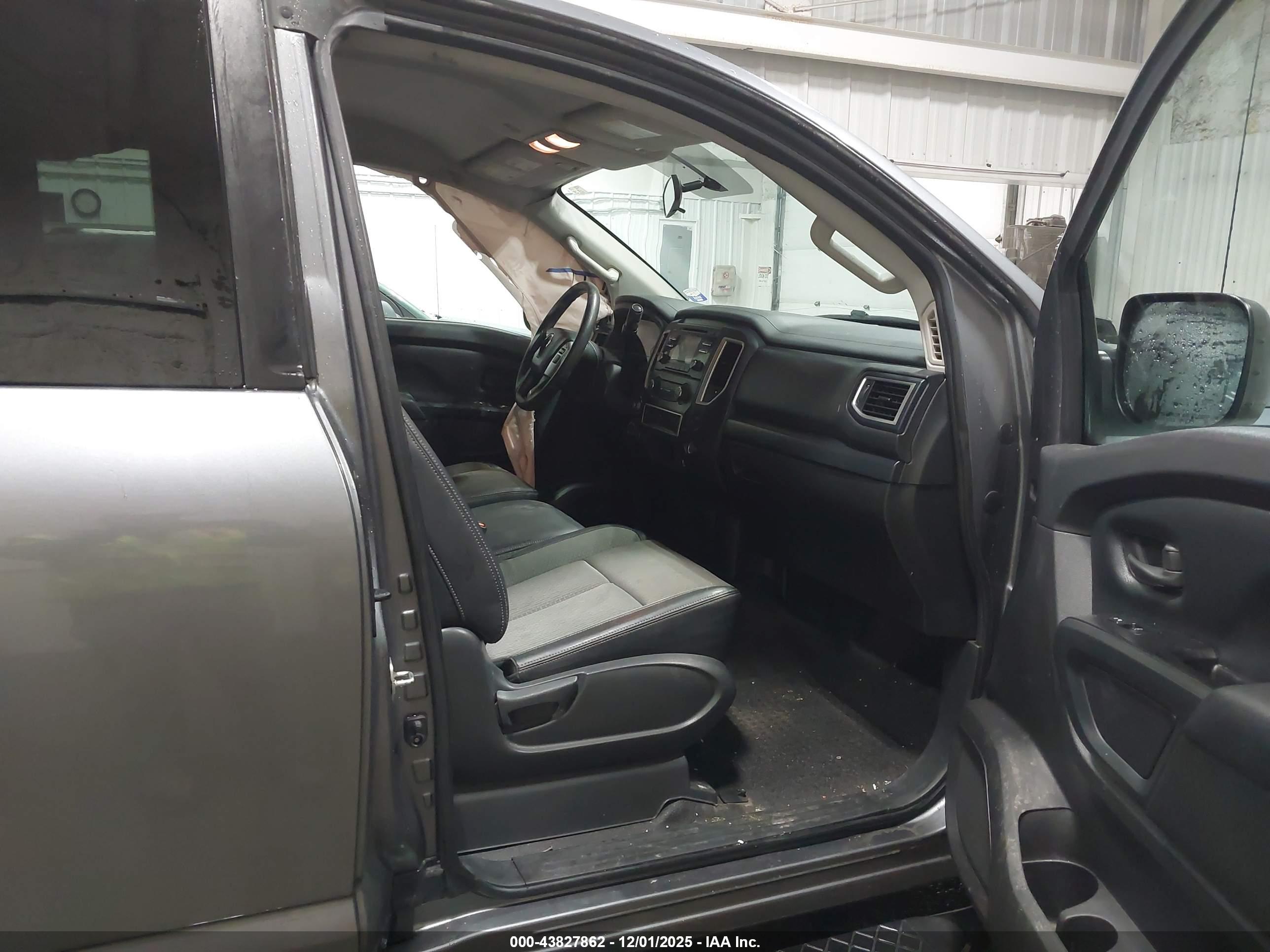NISSAN TITAN image 5