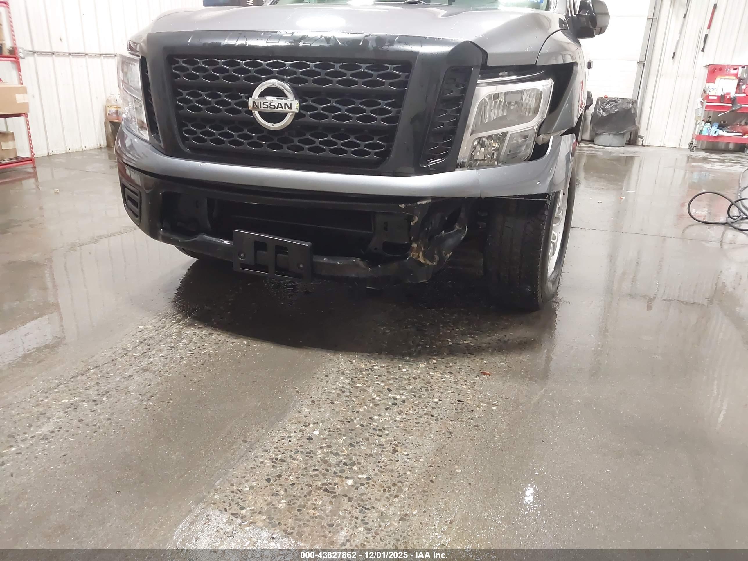 NISSAN TITAN image 6