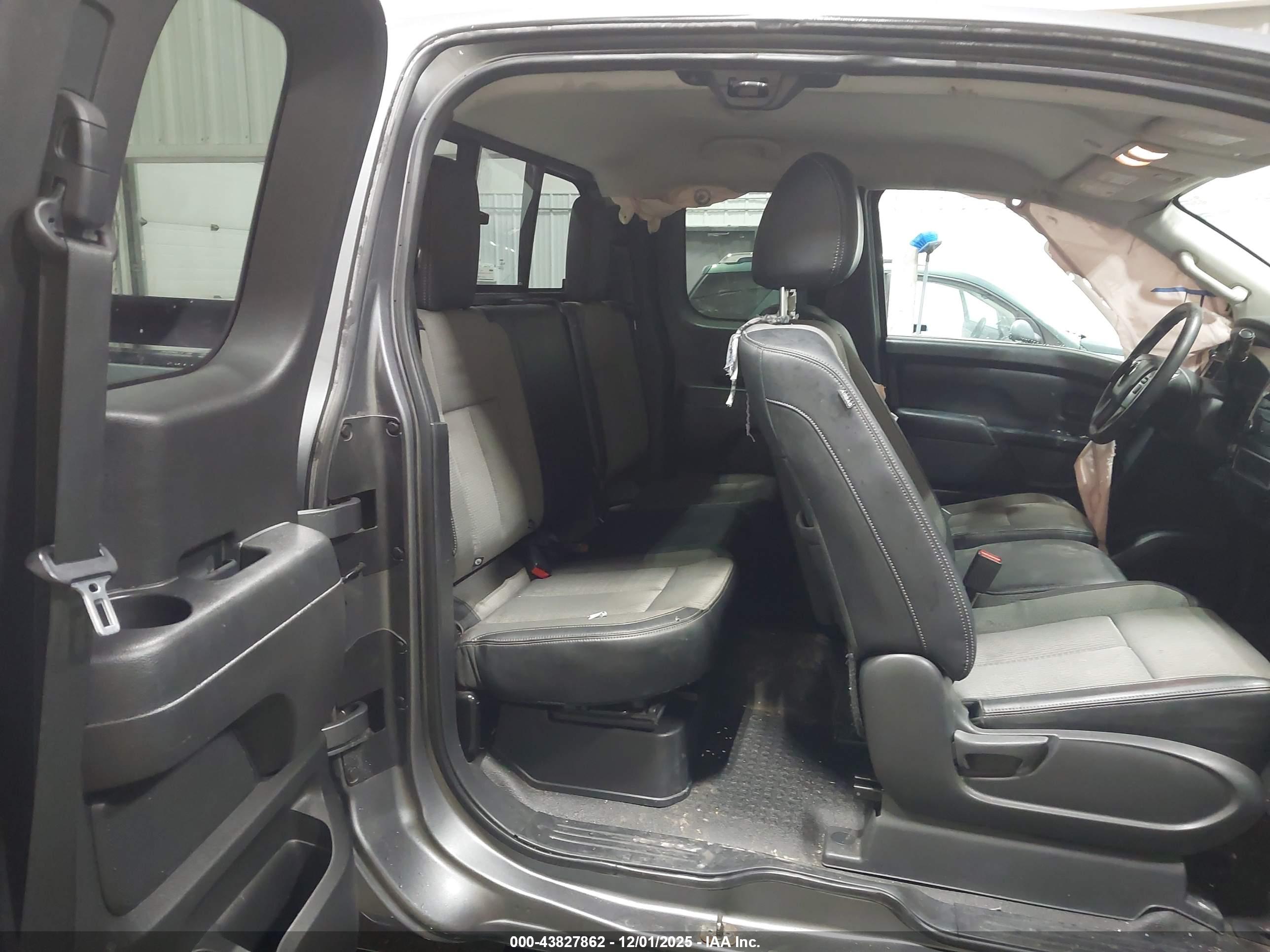 NISSAN TITAN image 8