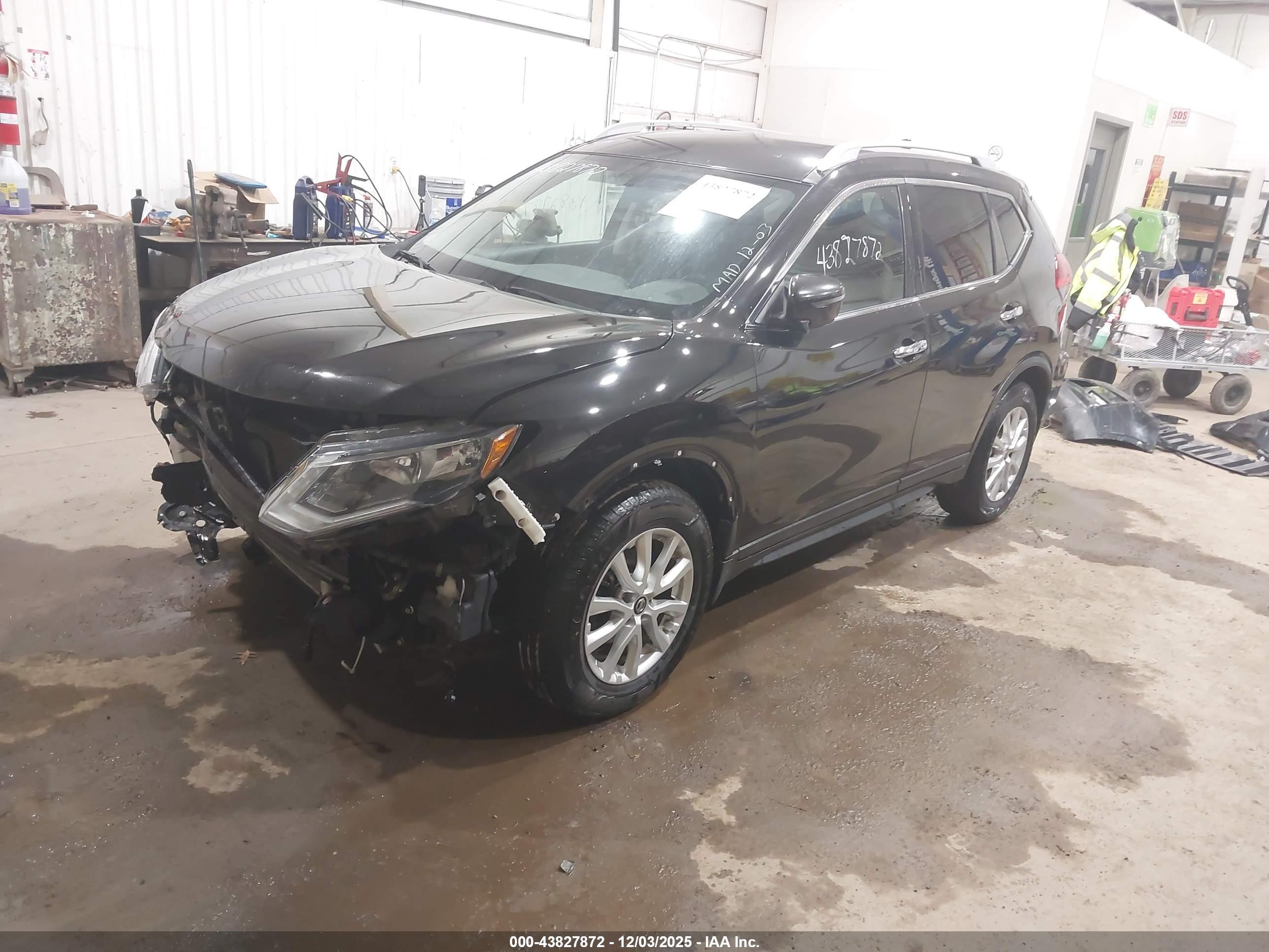 NISSAN ROGUE image 2