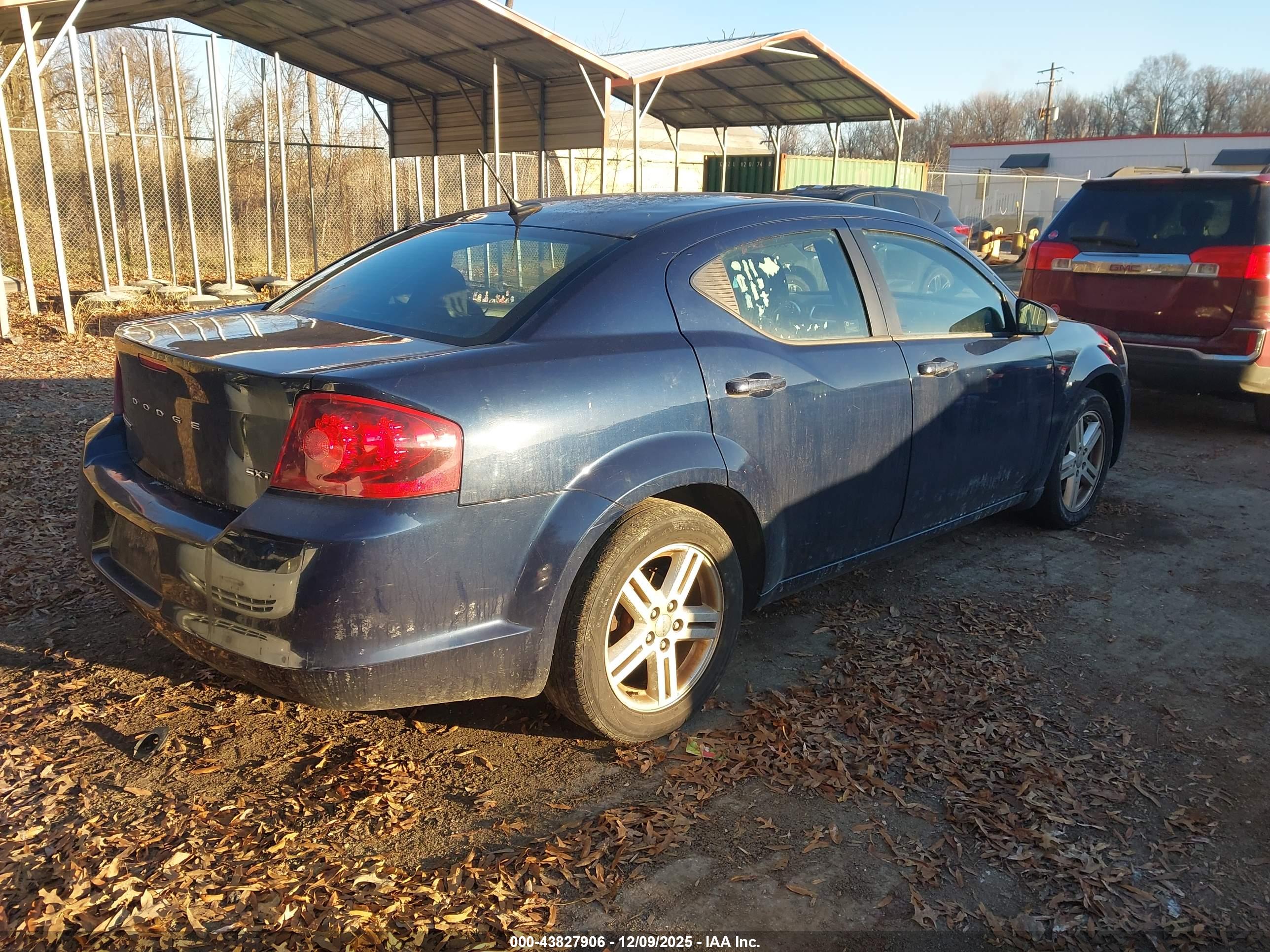 DODGE AVENGER image 4