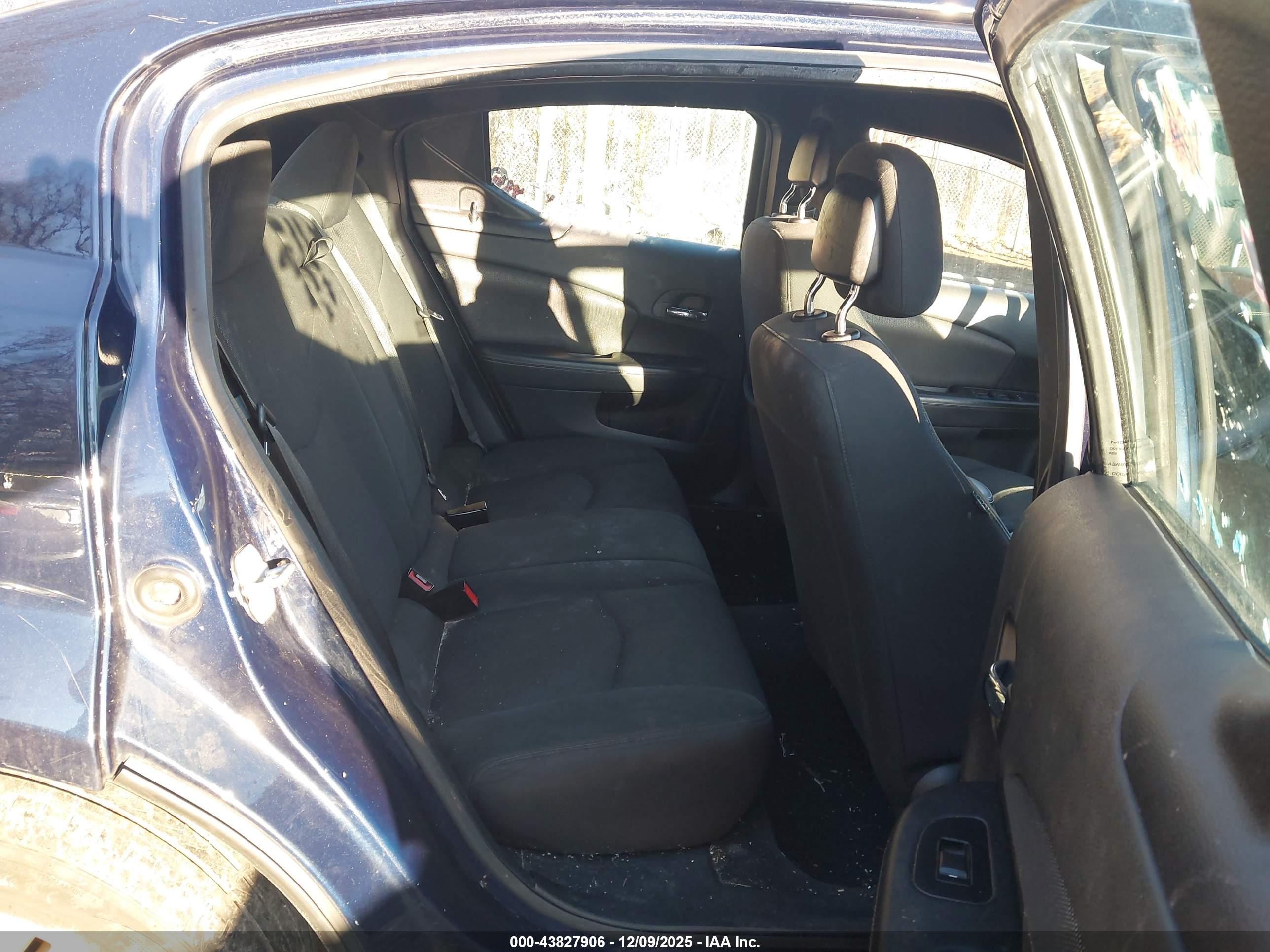 DODGE AVENGER image 8