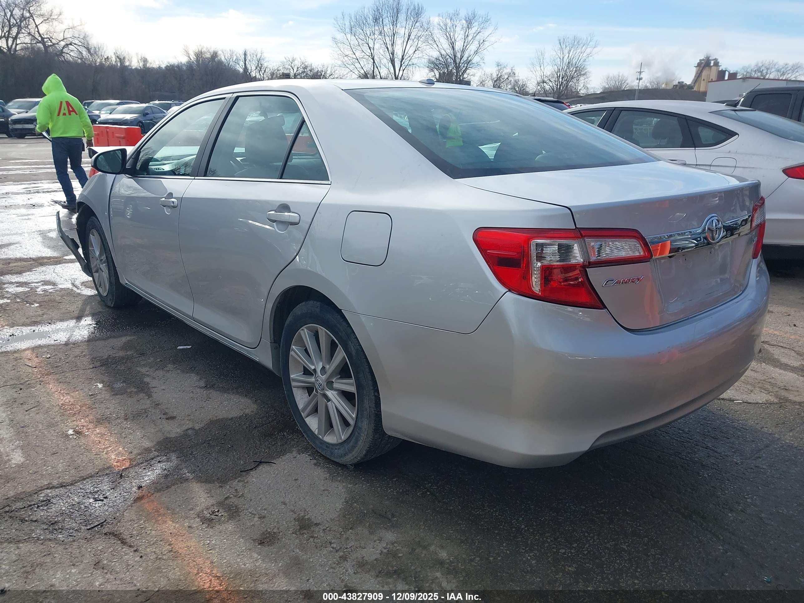 TOYOTA CAMRY image 3