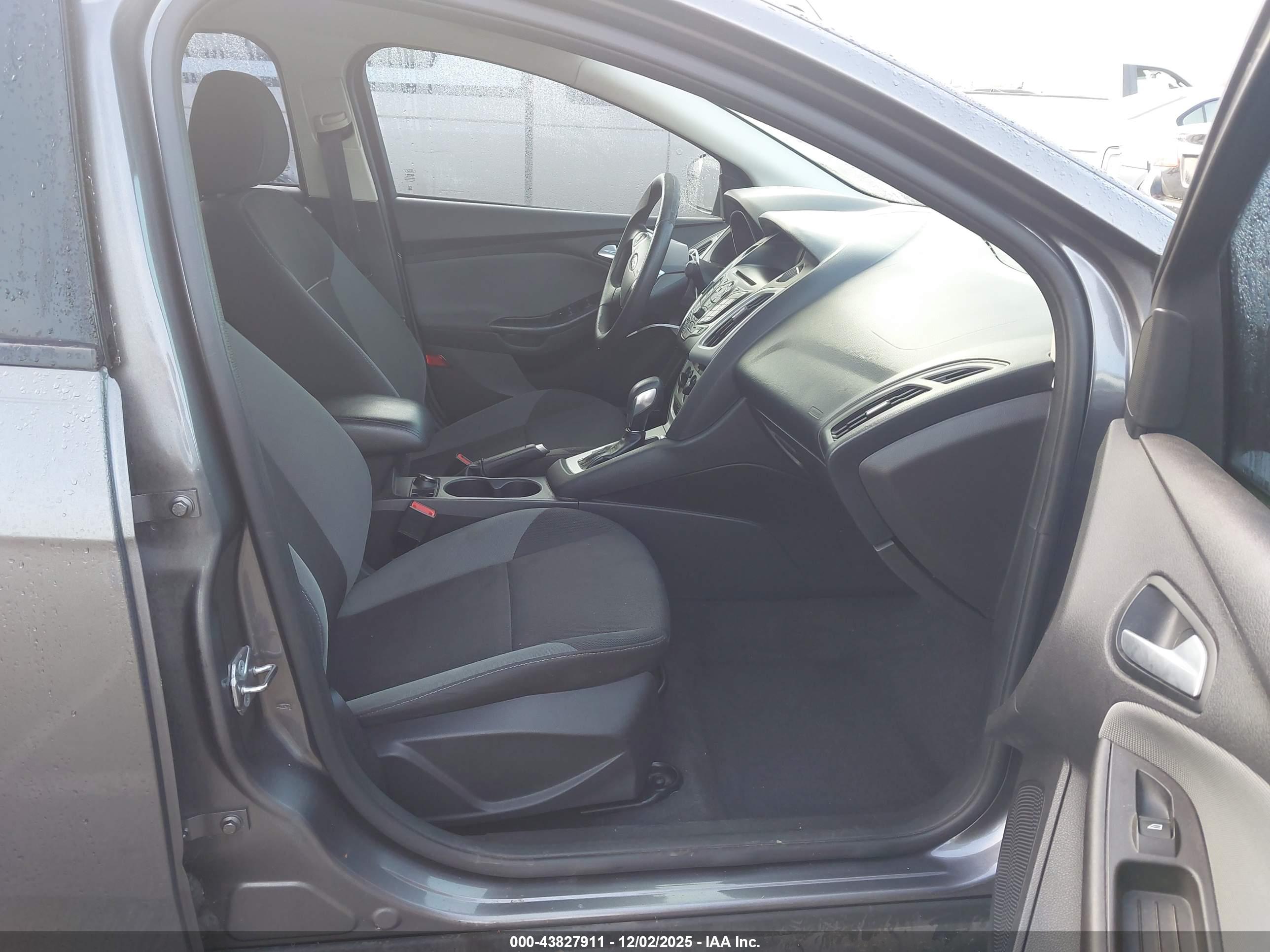 FORD FOCUS image 5