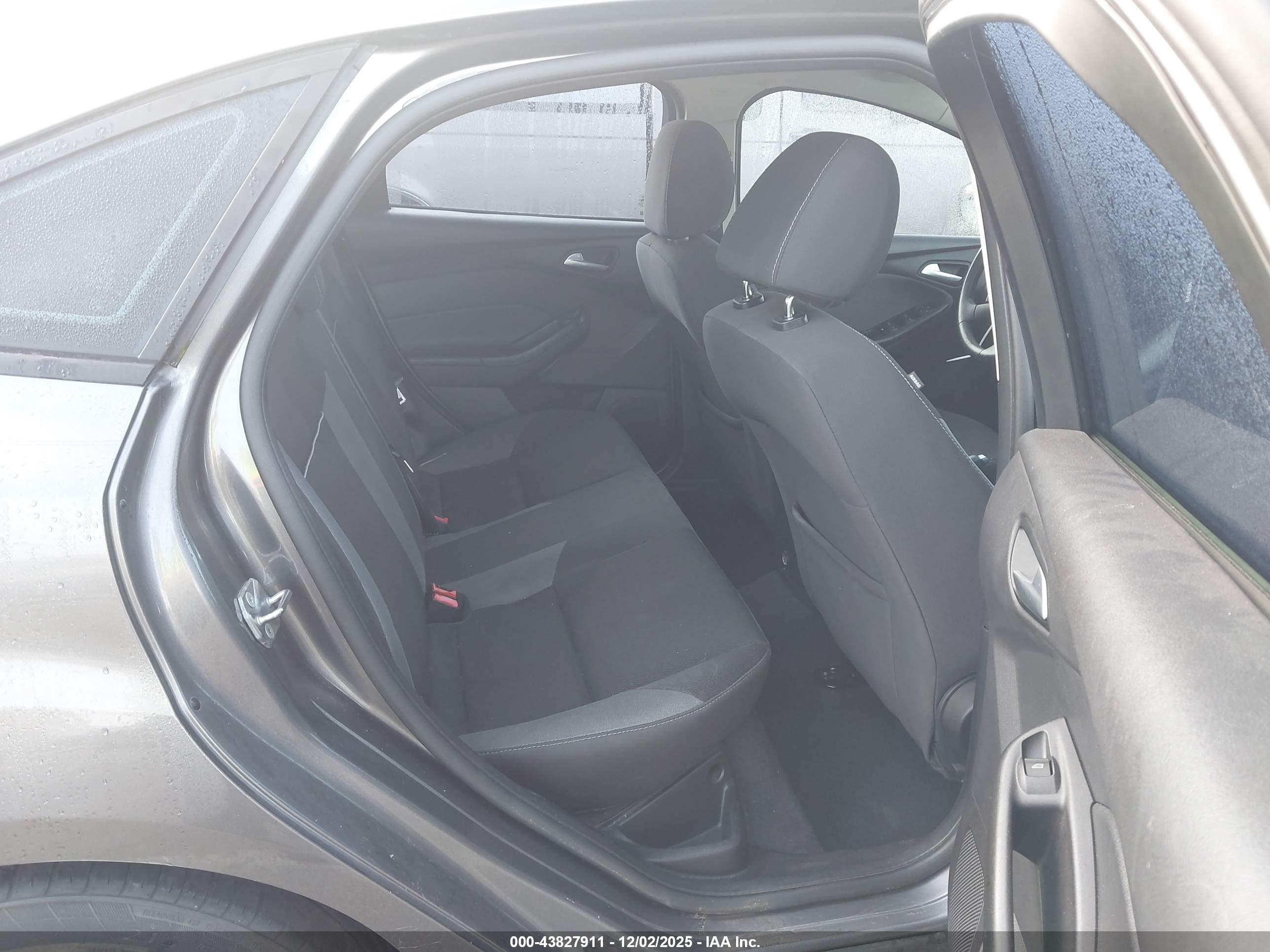 FORD FOCUS image 8
