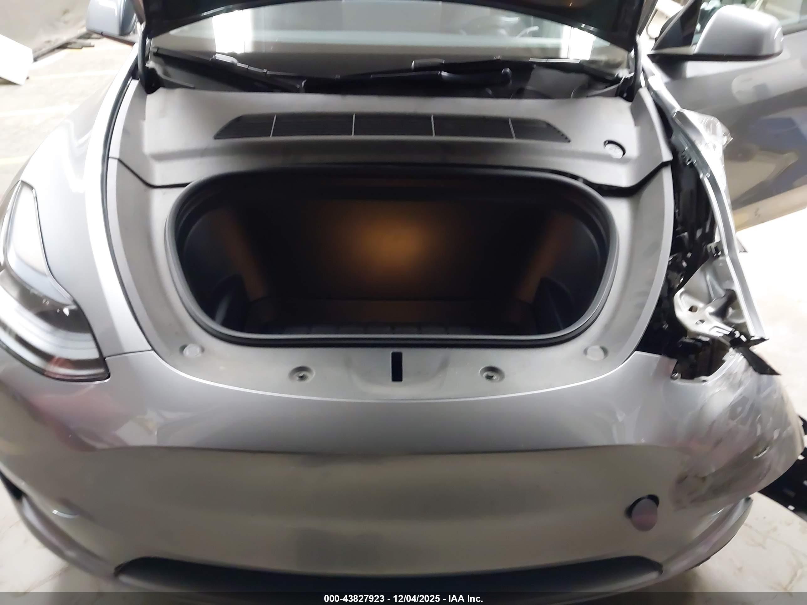 TESLA MODEL image 10