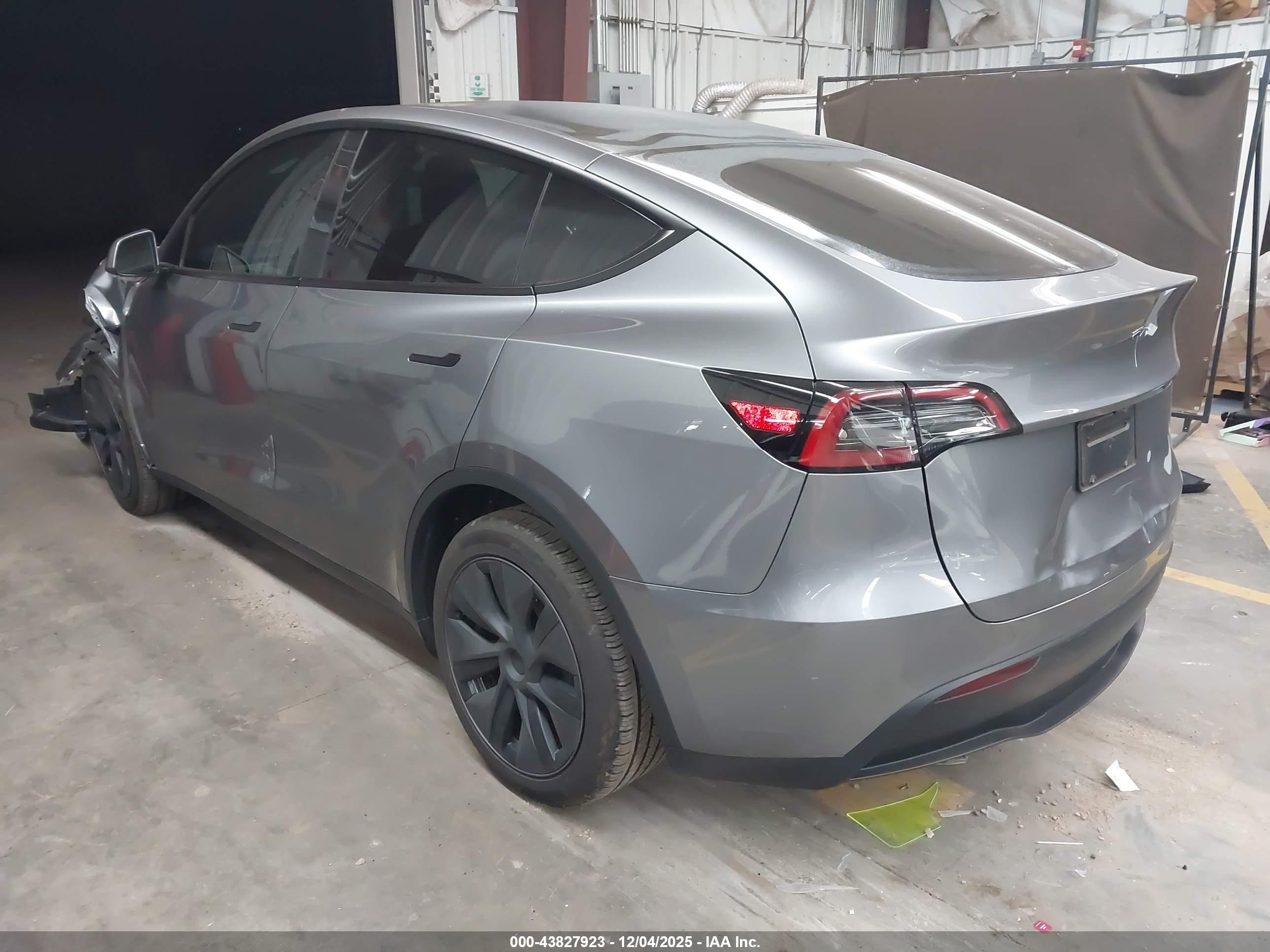 TESLA MODEL image 3