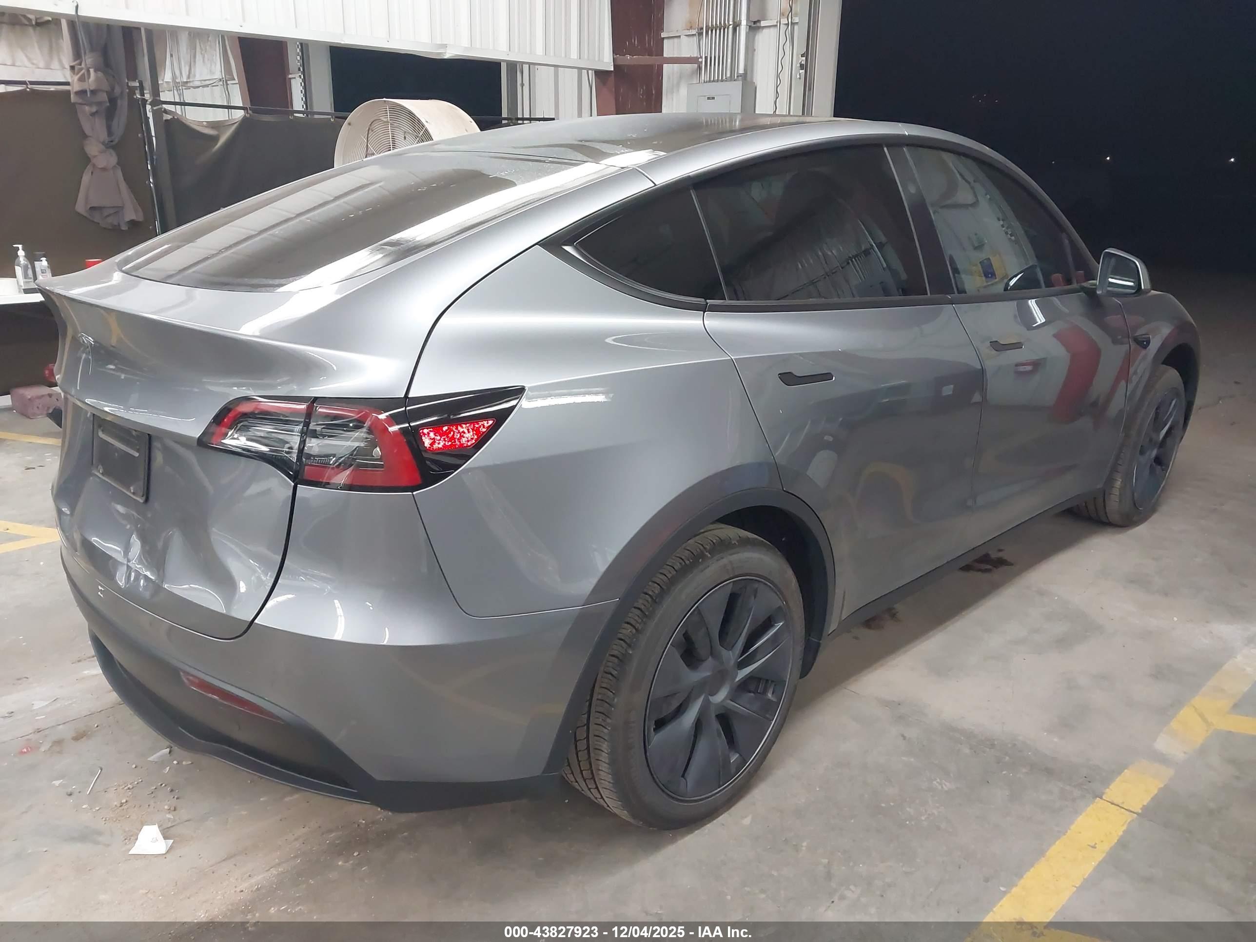 TESLA MODEL image 4