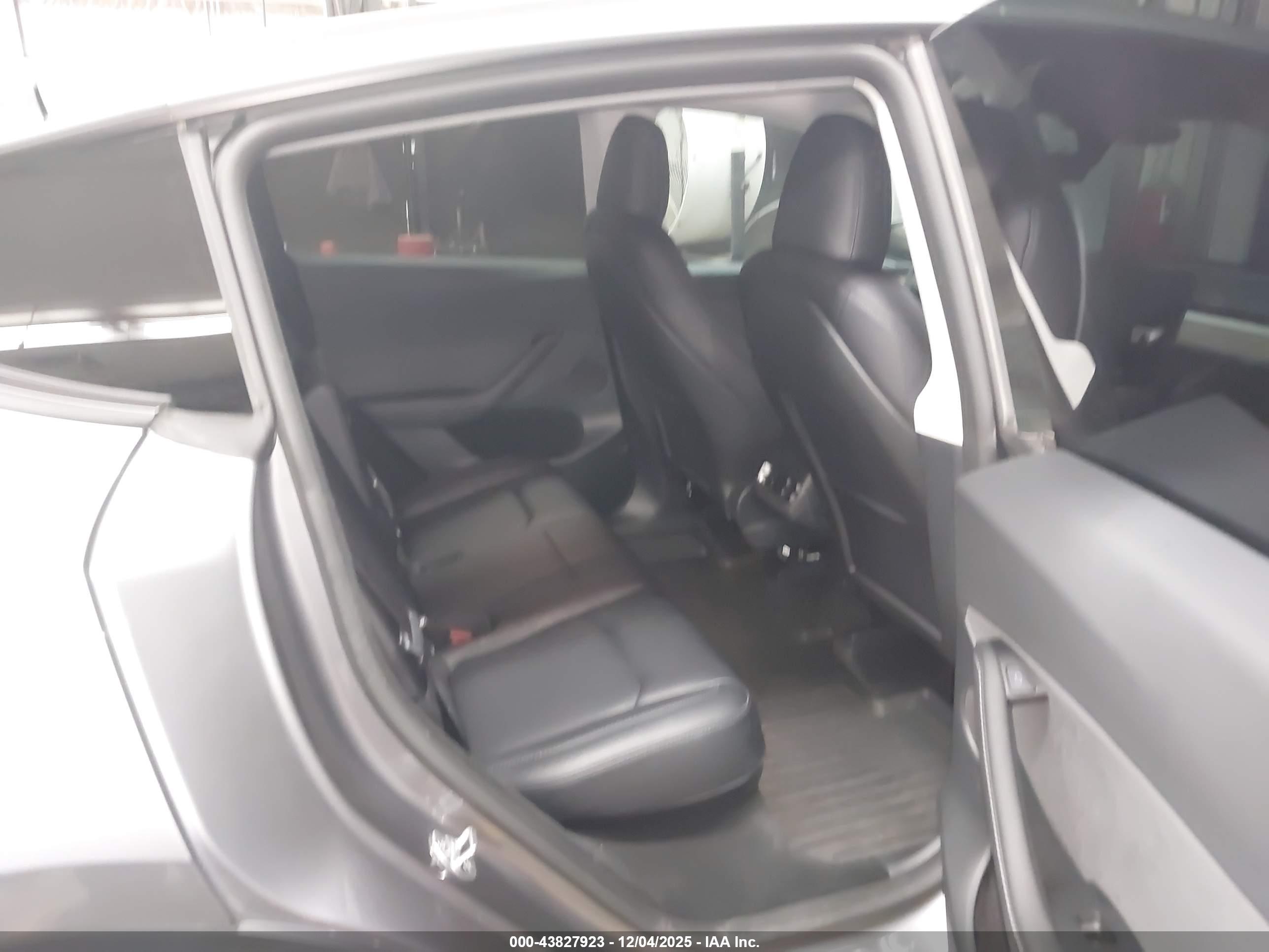 TESLA MODEL image 8