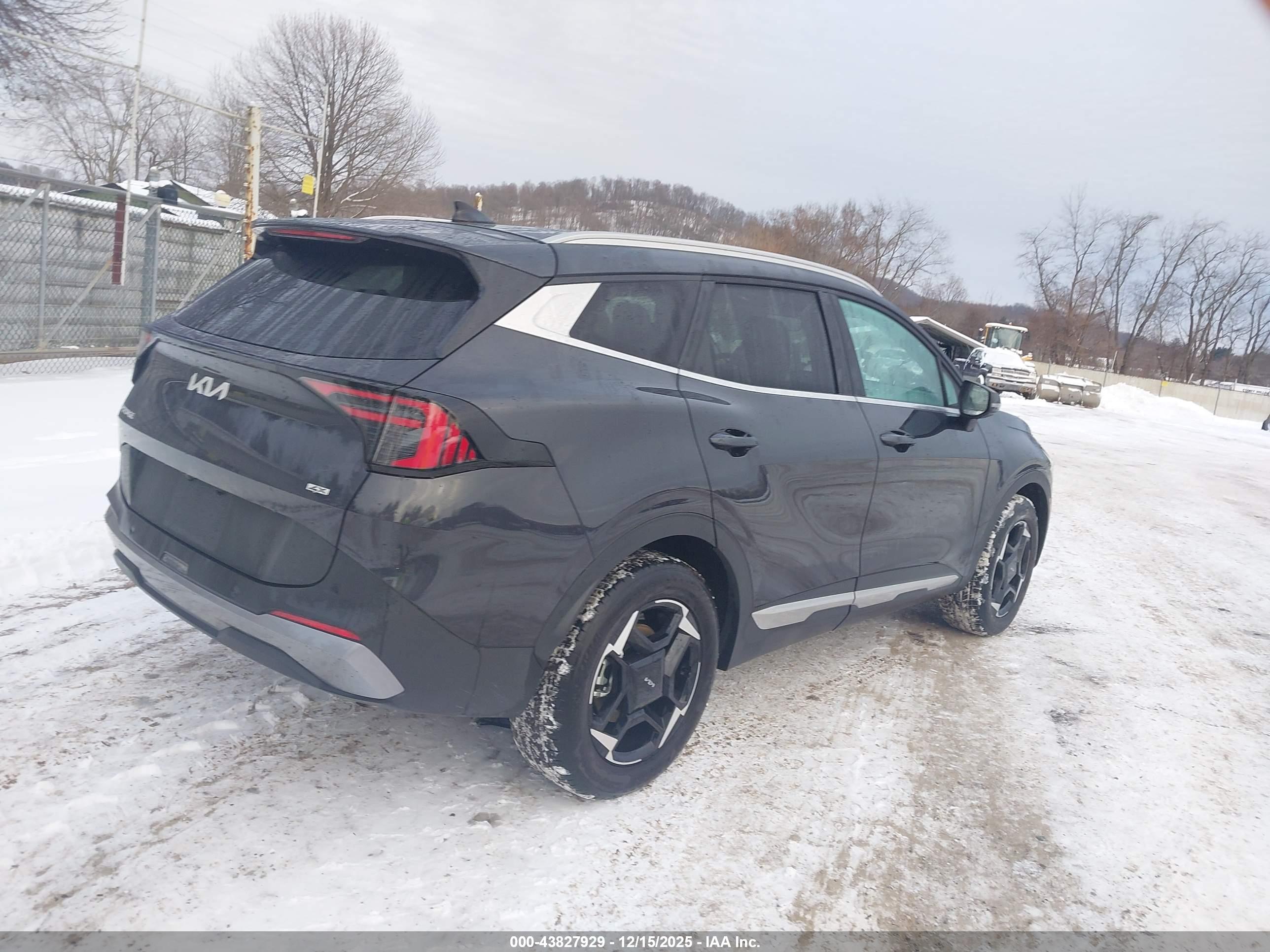 KIA SPORTAGE image 4