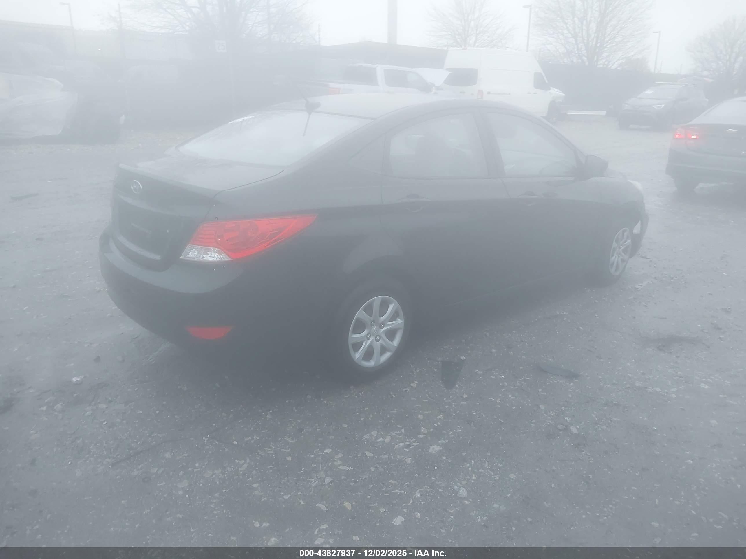HYUNDAI ACCENT image 4