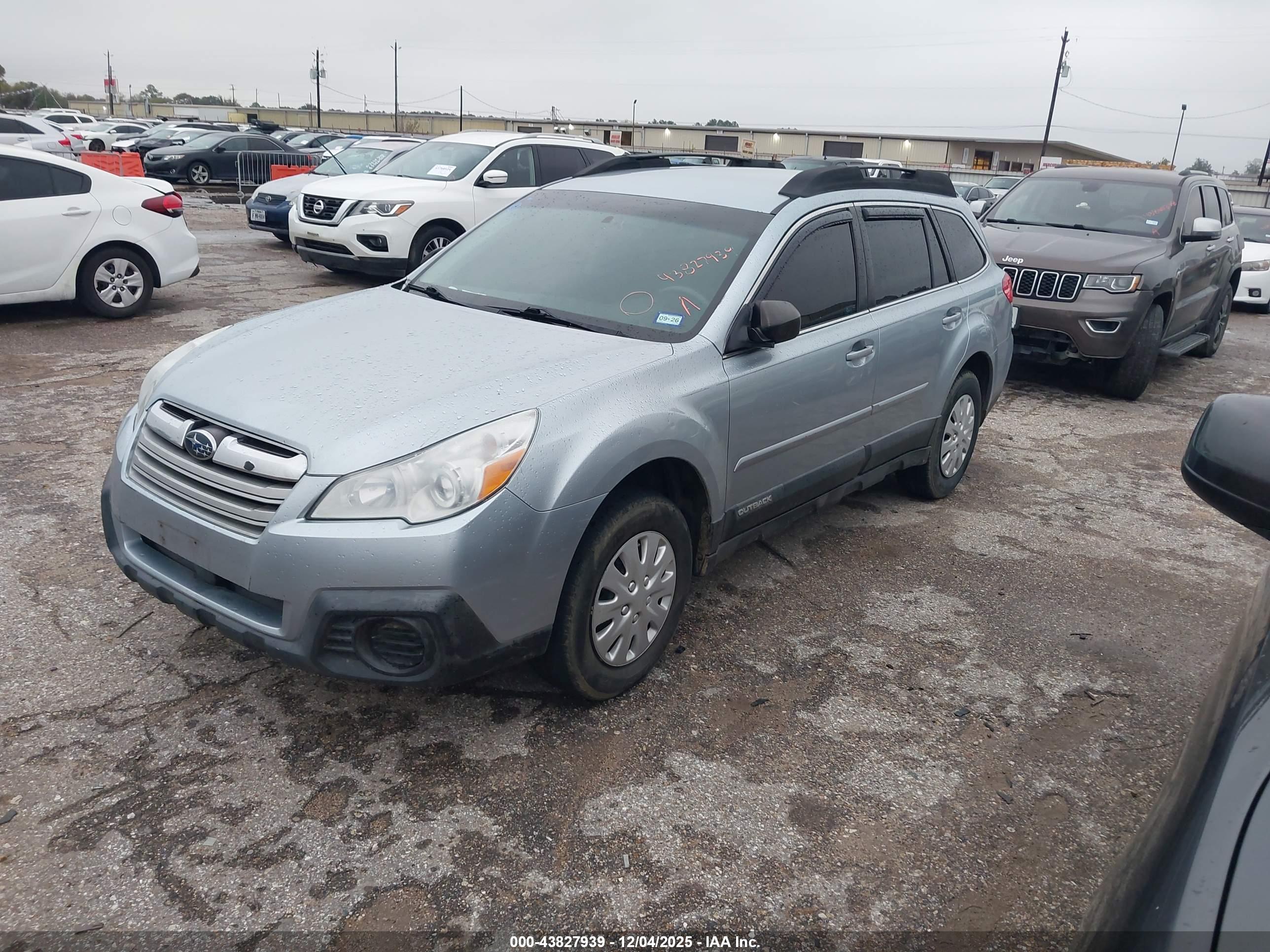 SUBARU OUTBACK image 2