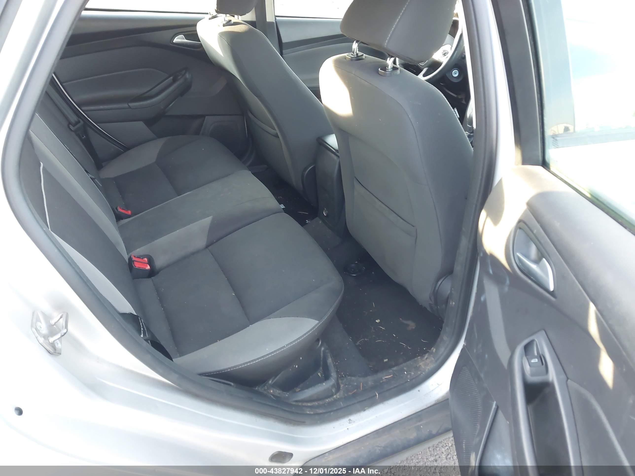 FORD FOCUS image 8