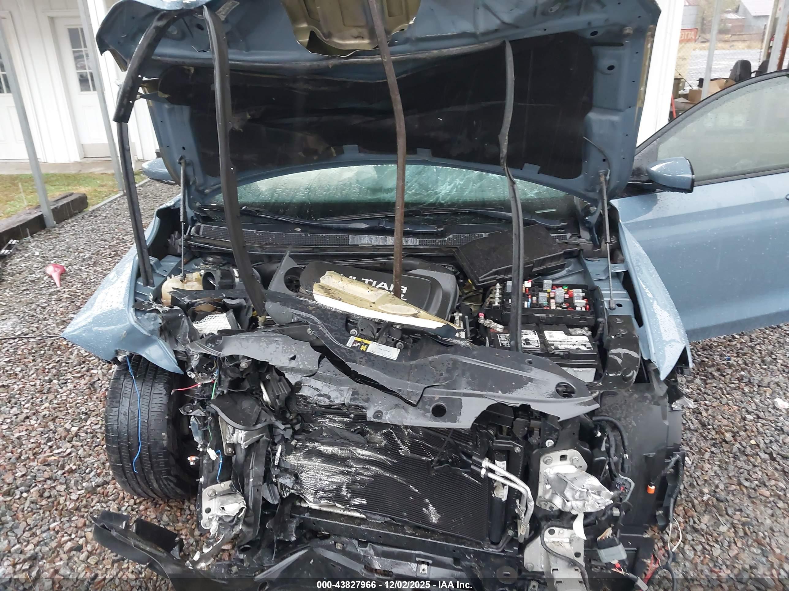 CHRYSLER 200 image 10