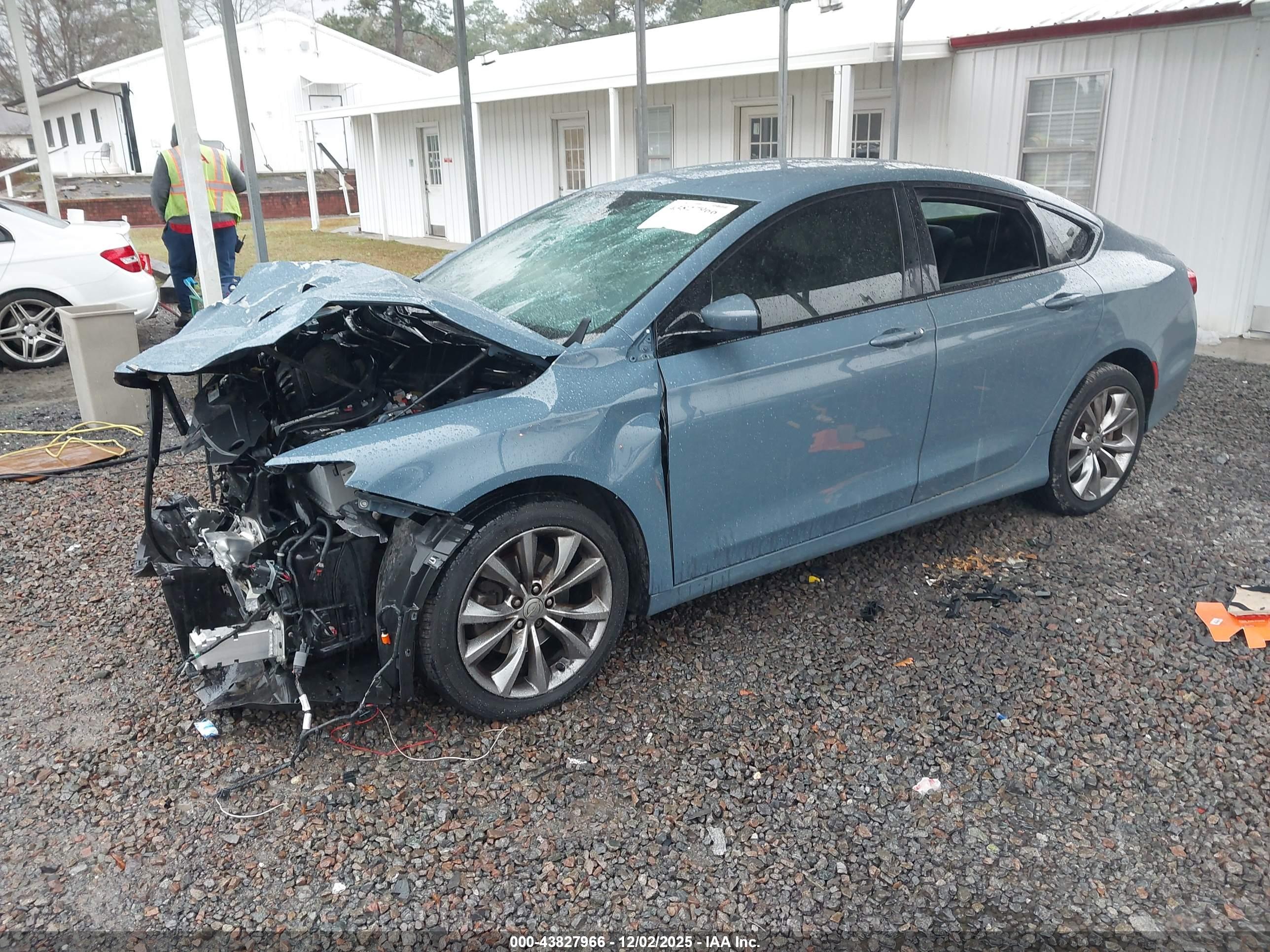 CHRYSLER 200 image 2