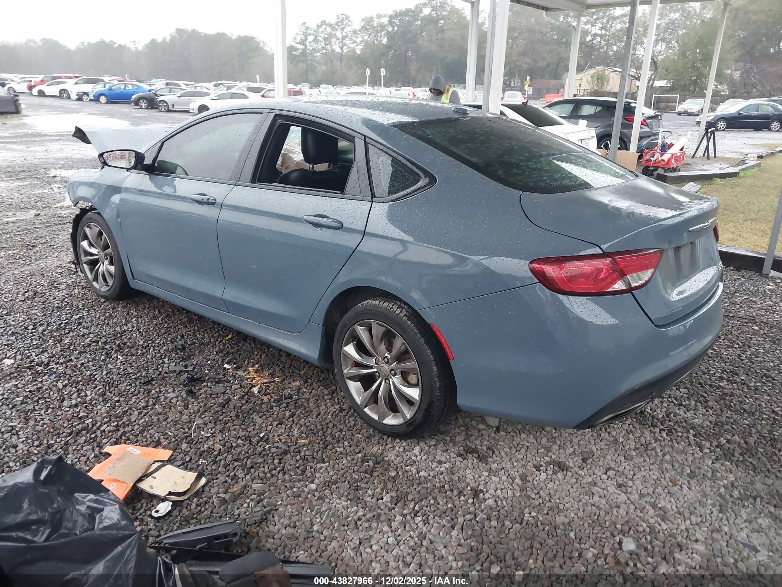 CHRYSLER 200 image 3