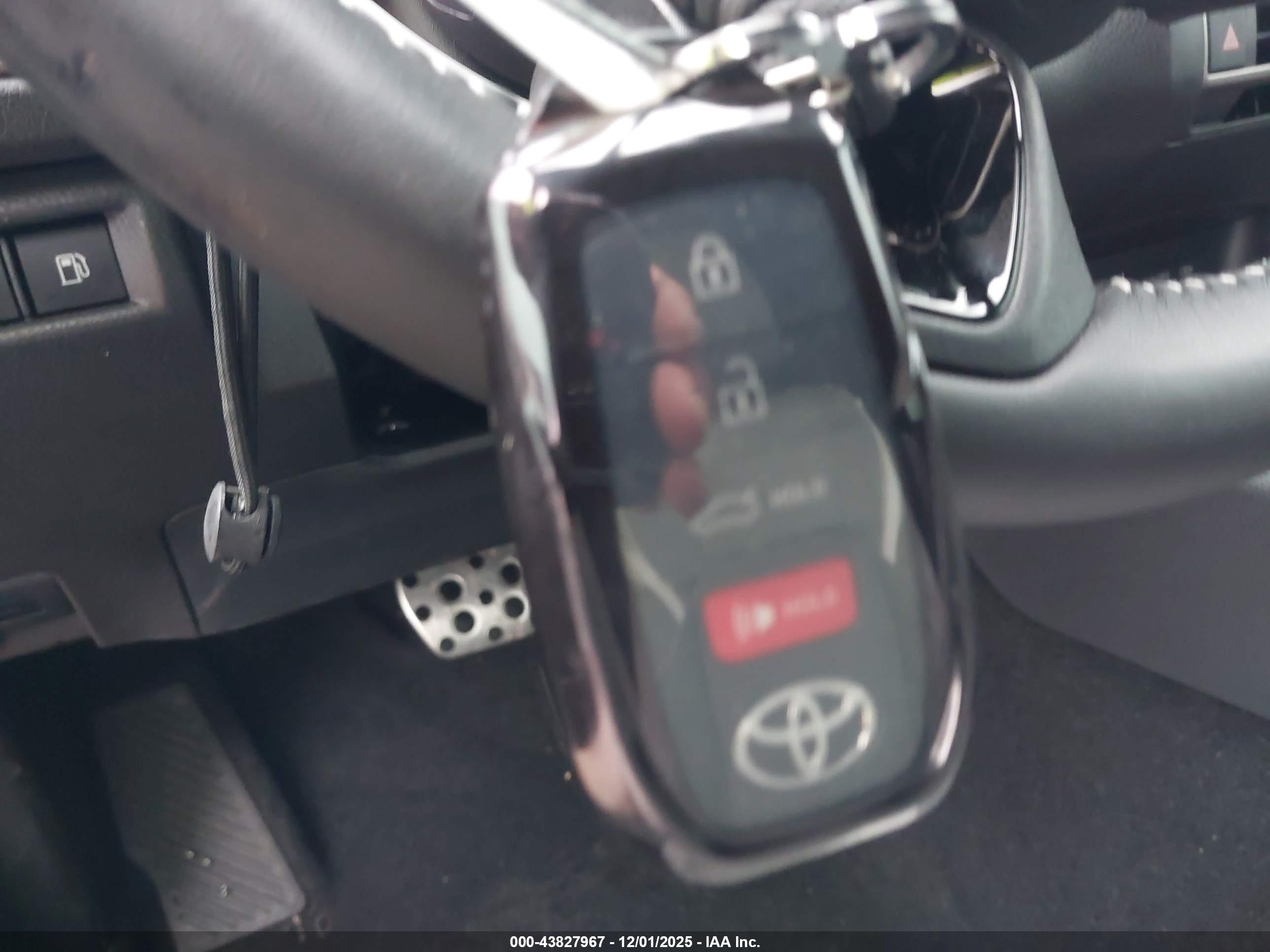 TOYOTA CAMRY image 11