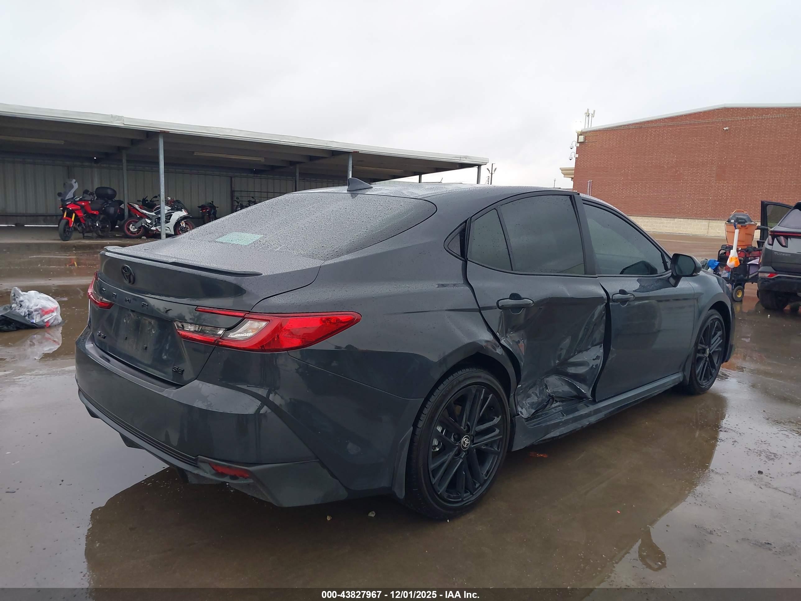 TOYOTA CAMRY image 4