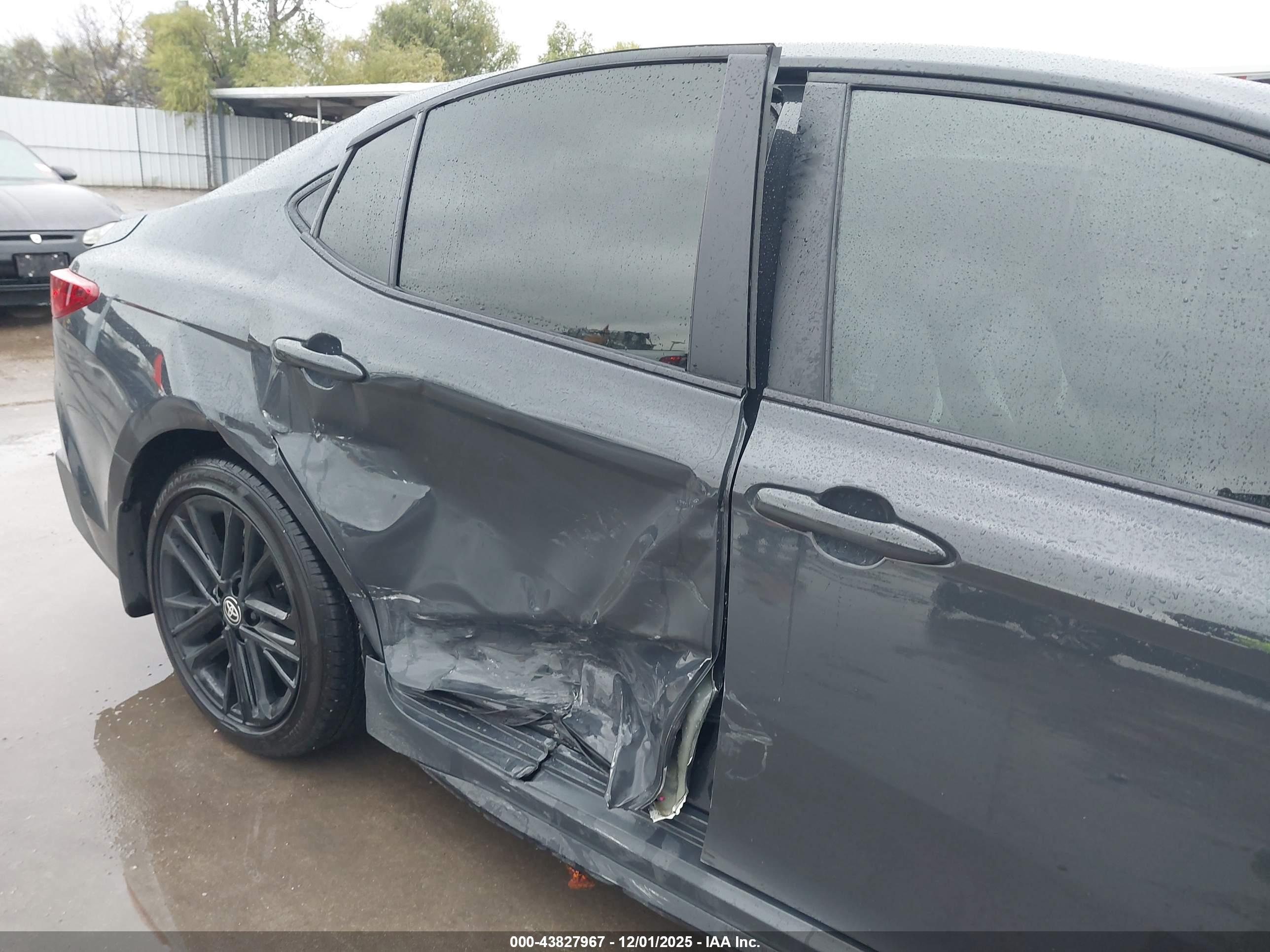 TOYOTA CAMRY image 6