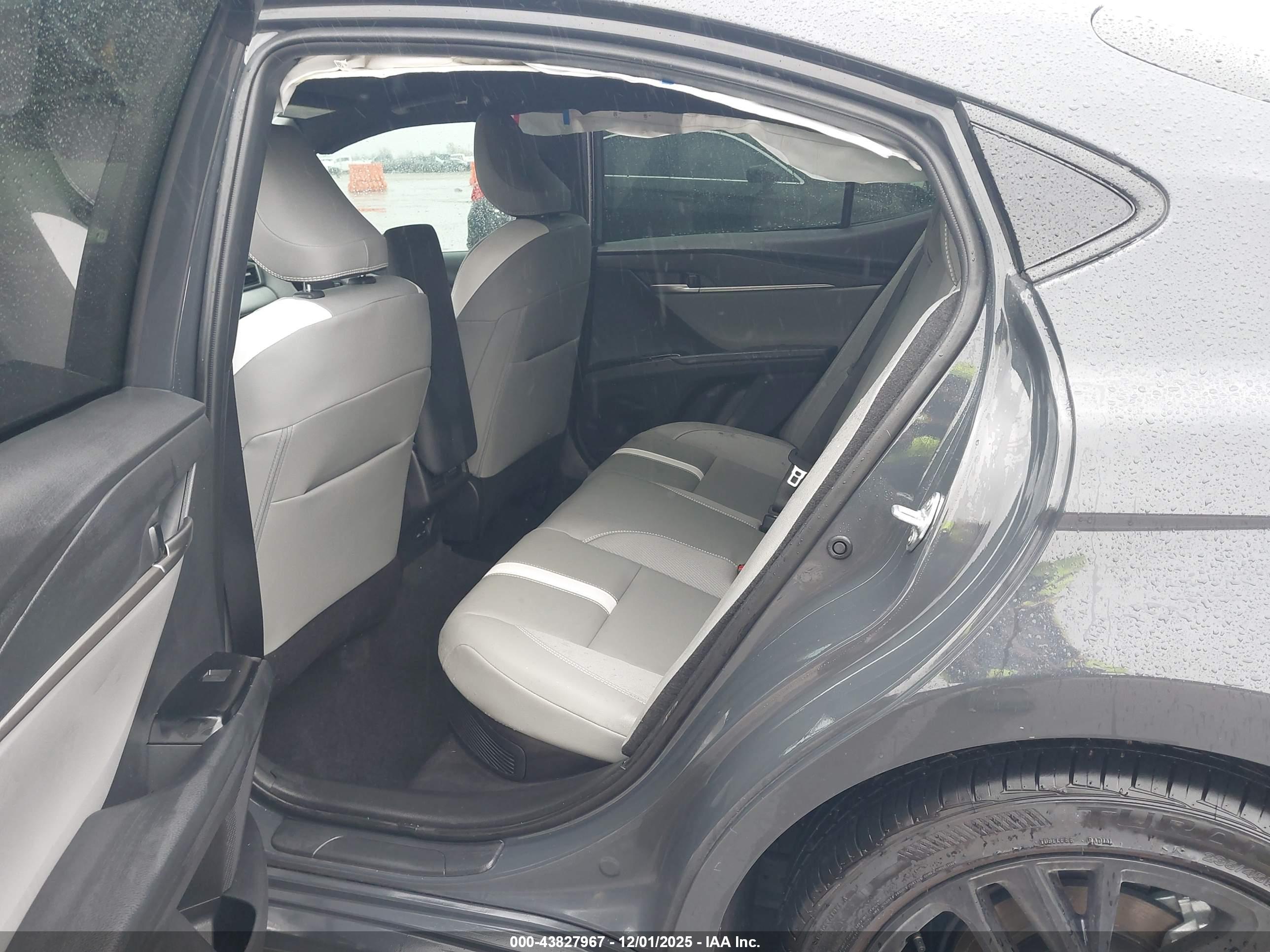 TOYOTA CAMRY image 8
