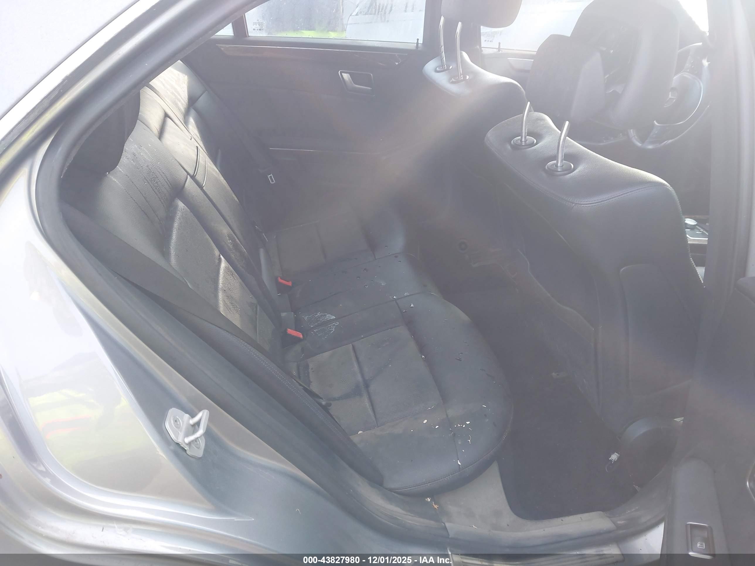 MERCEDES-BENZ E image 8