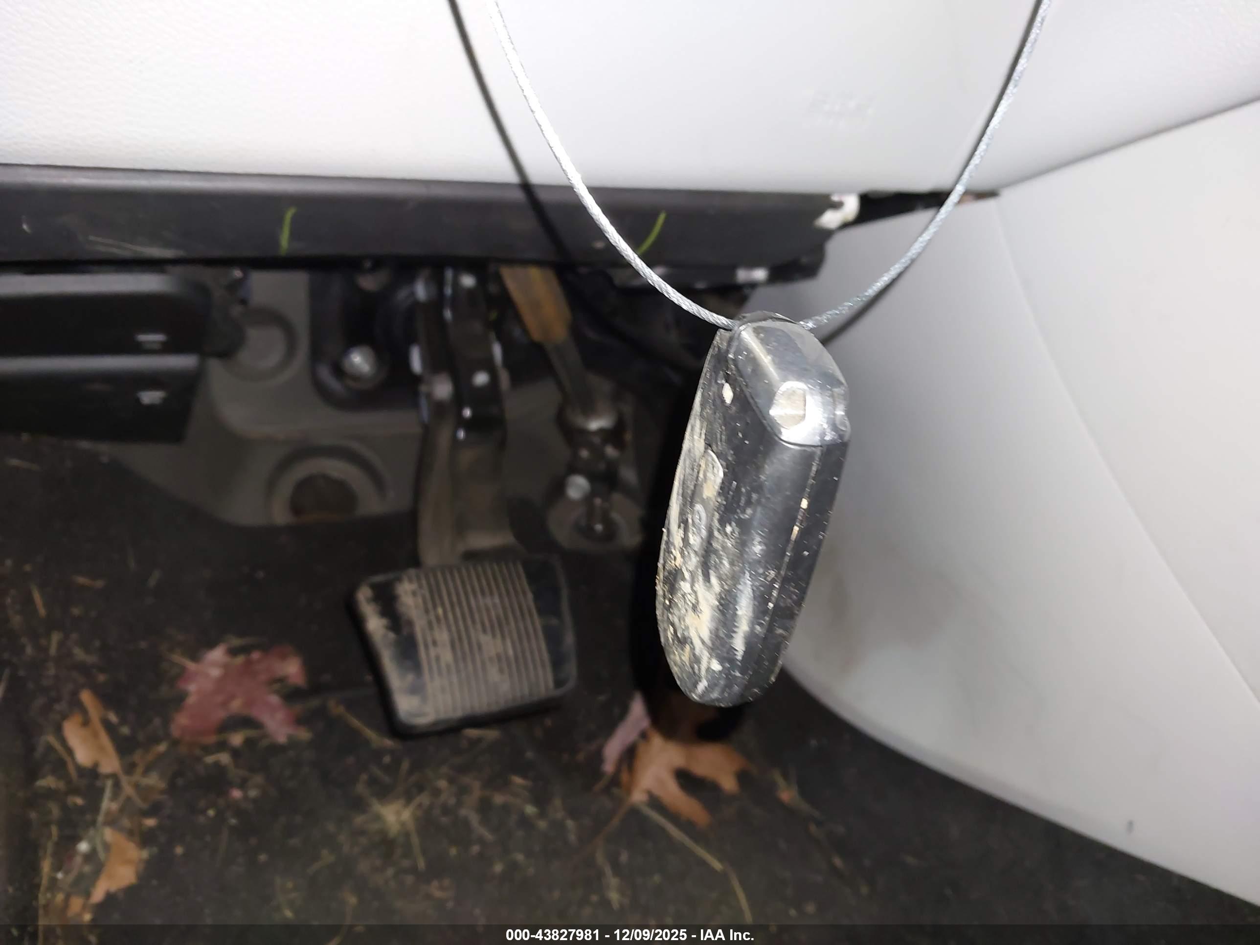 JEEP CHEROKEE image 11