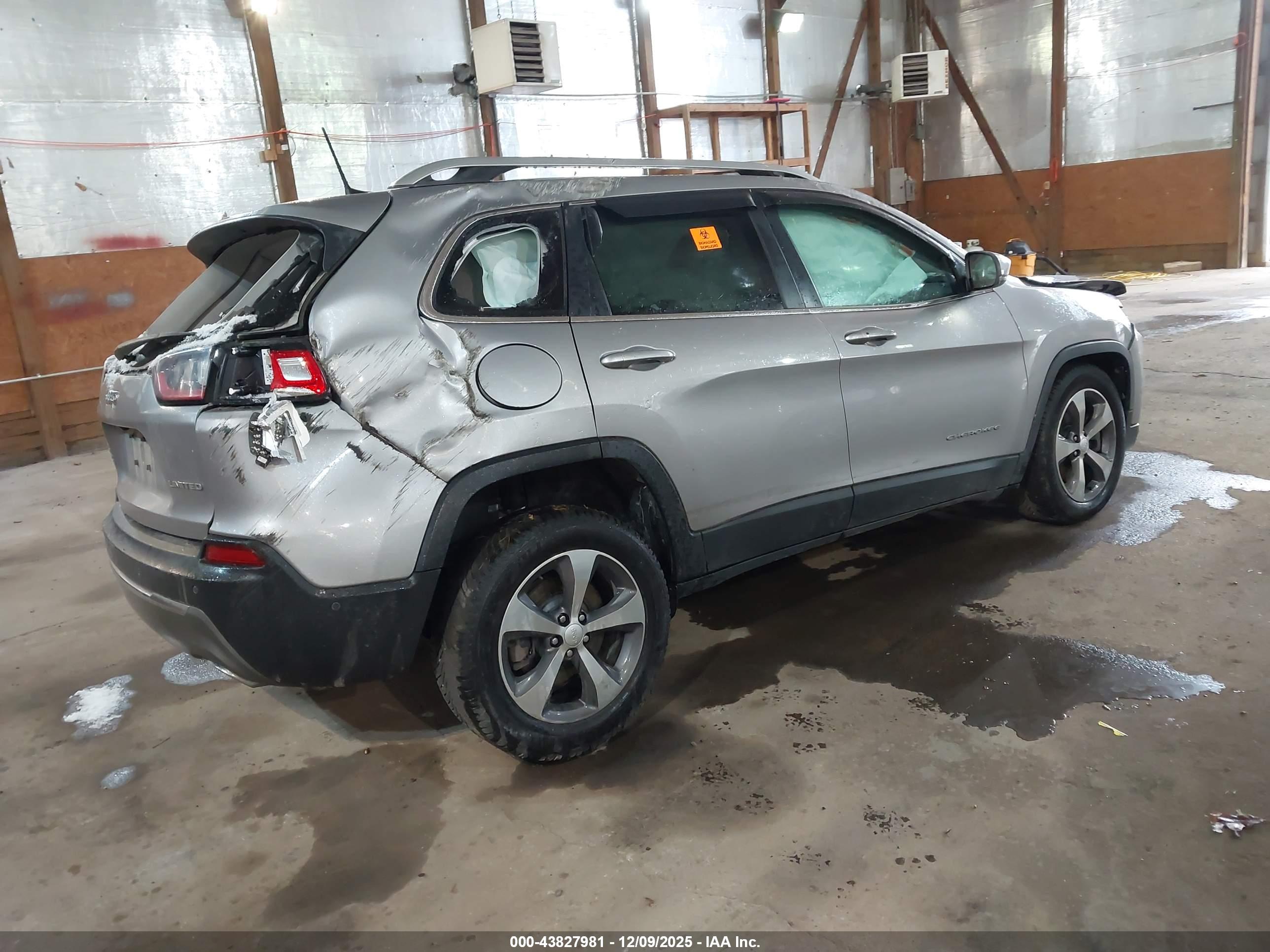 JEEP CHEROKEE image 4