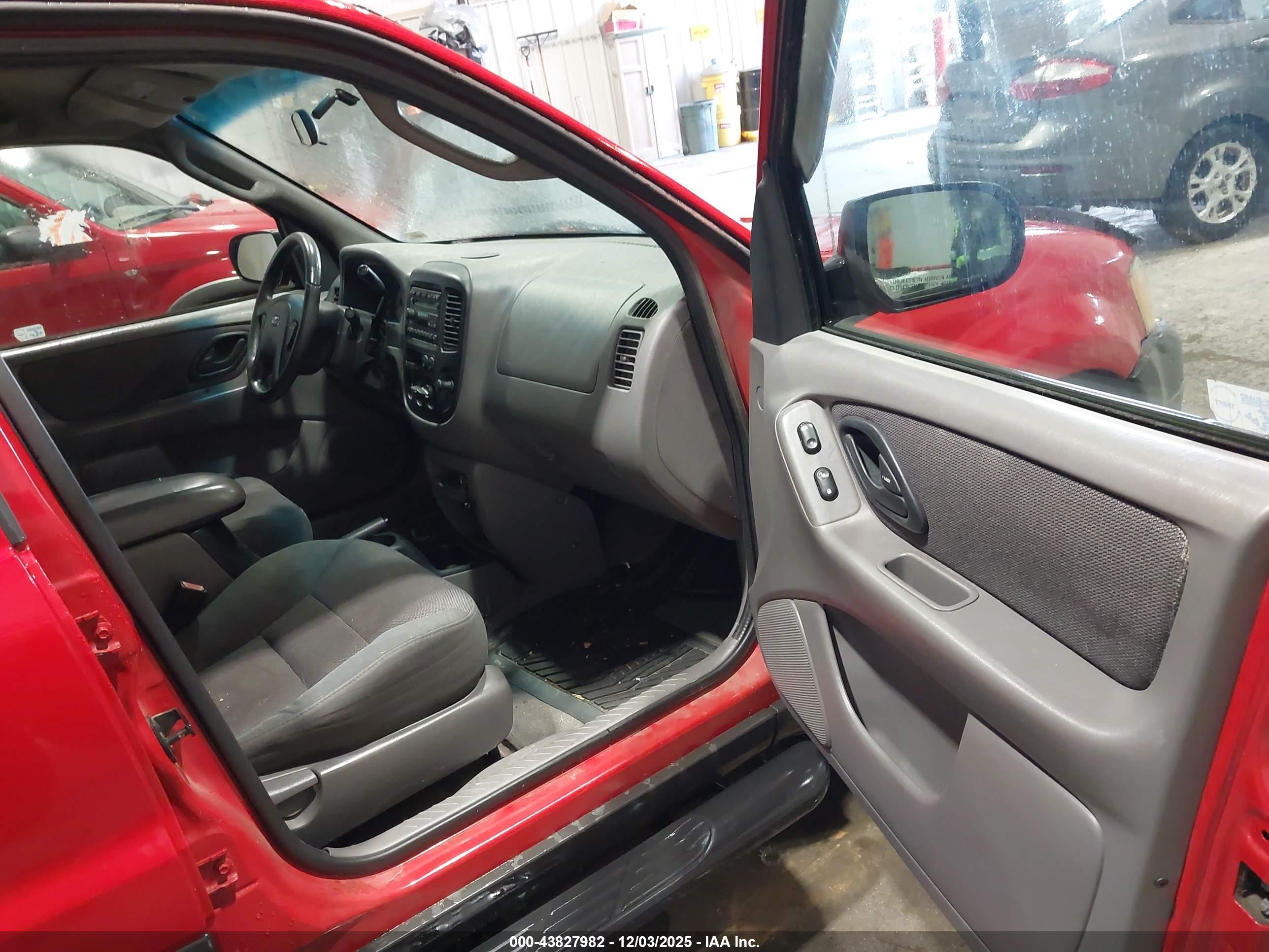FORD ESCAPE image 5