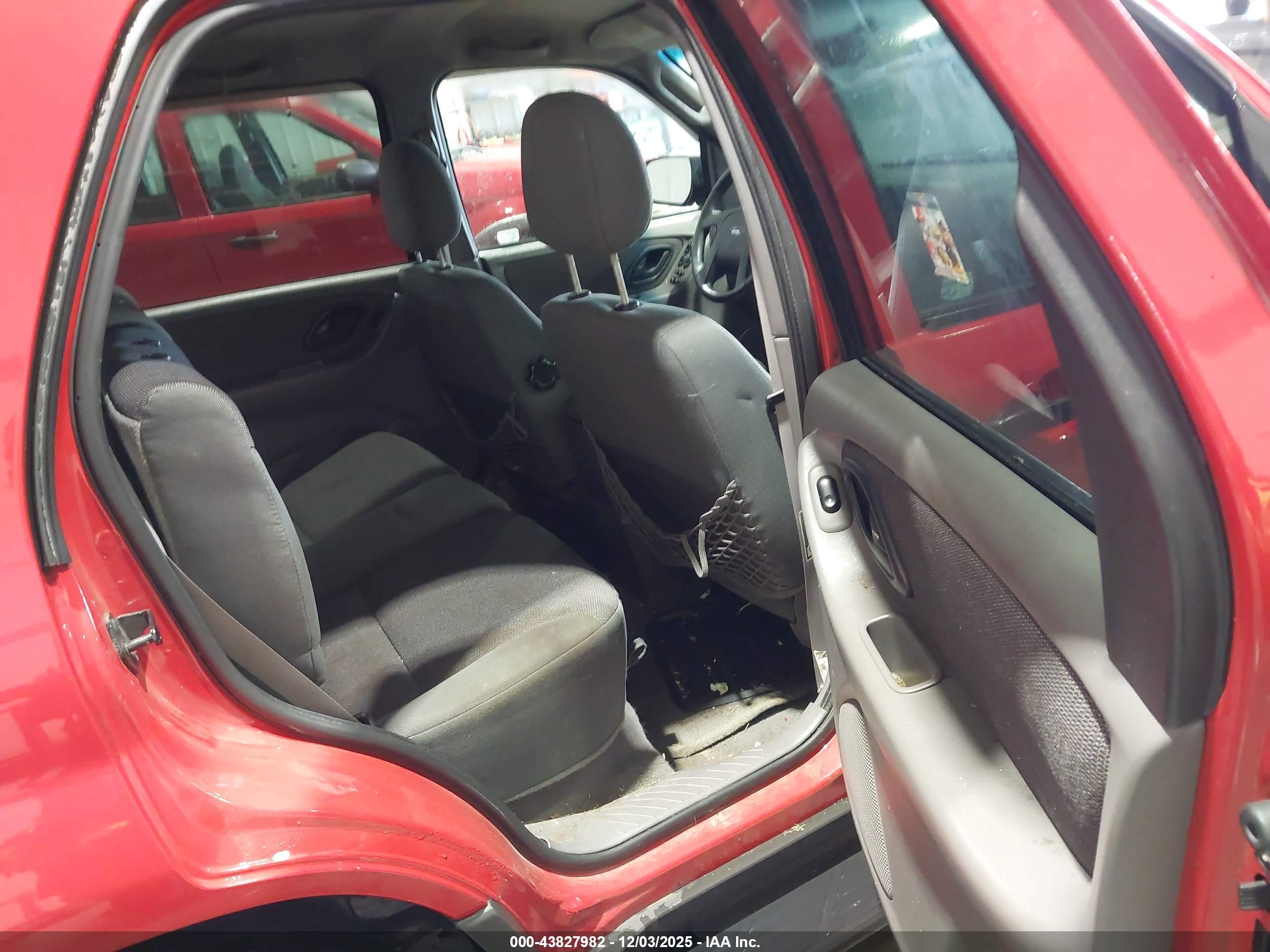 FORD ESCAPE image 8
