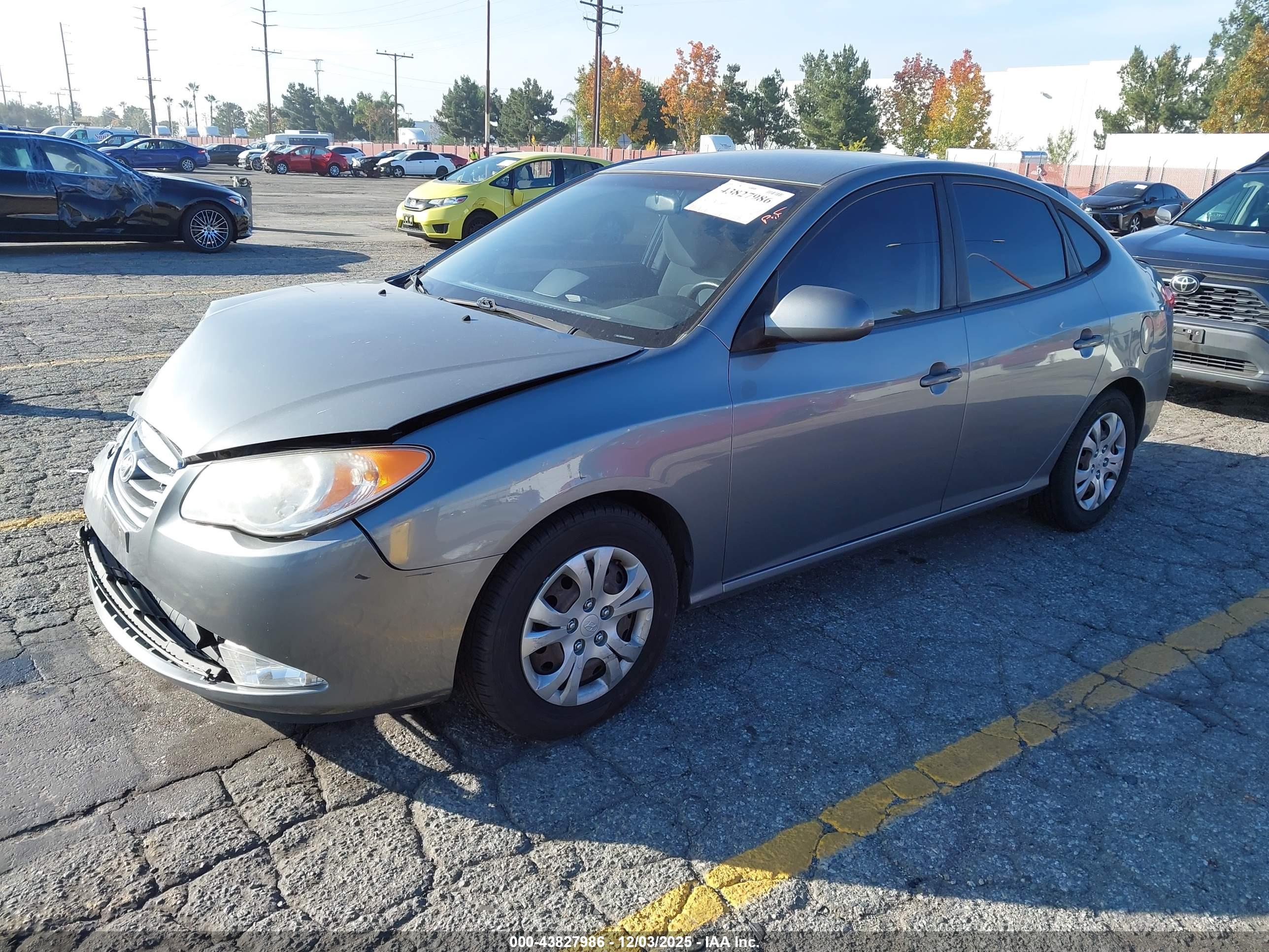HYUNDAI ELANTRA image 2