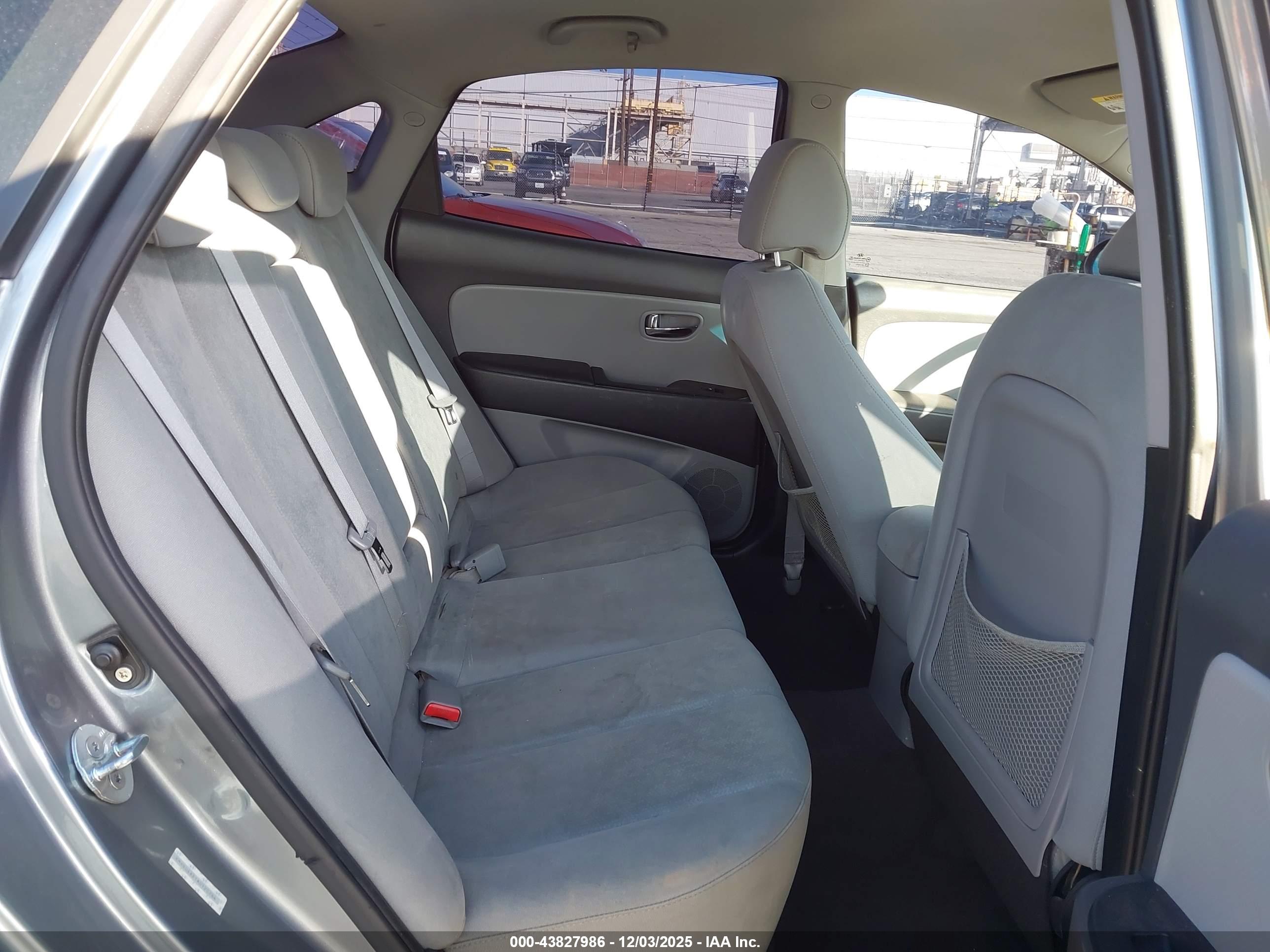 HYUNDAI ELANTRA image 8