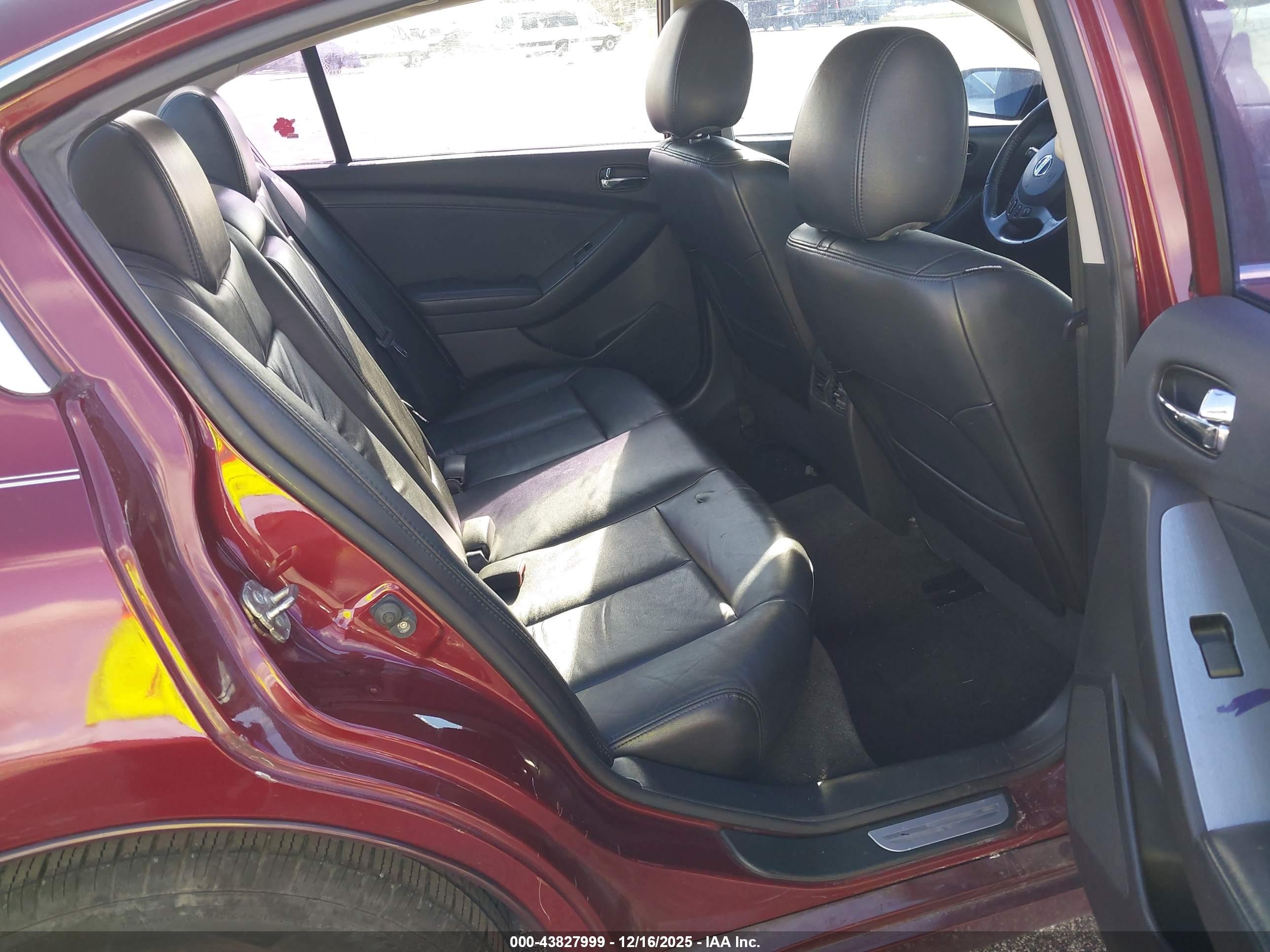 NISSAN ALTIMA image 8