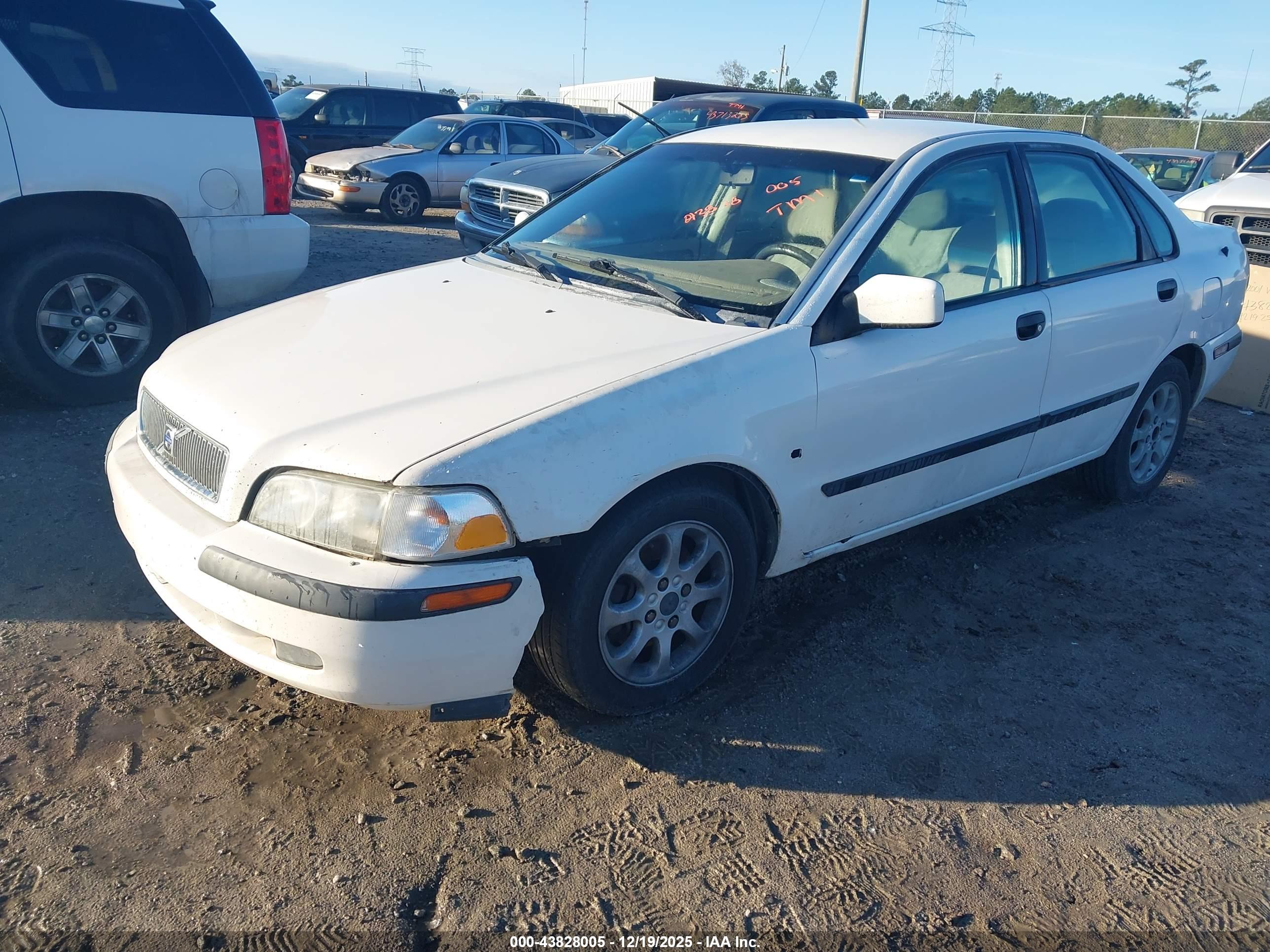 VOLVO S40 image 2