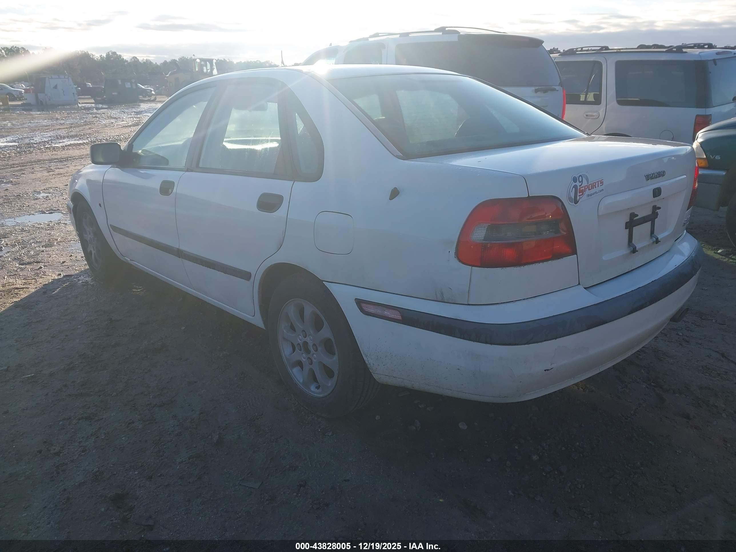VOLVO S40 image 3