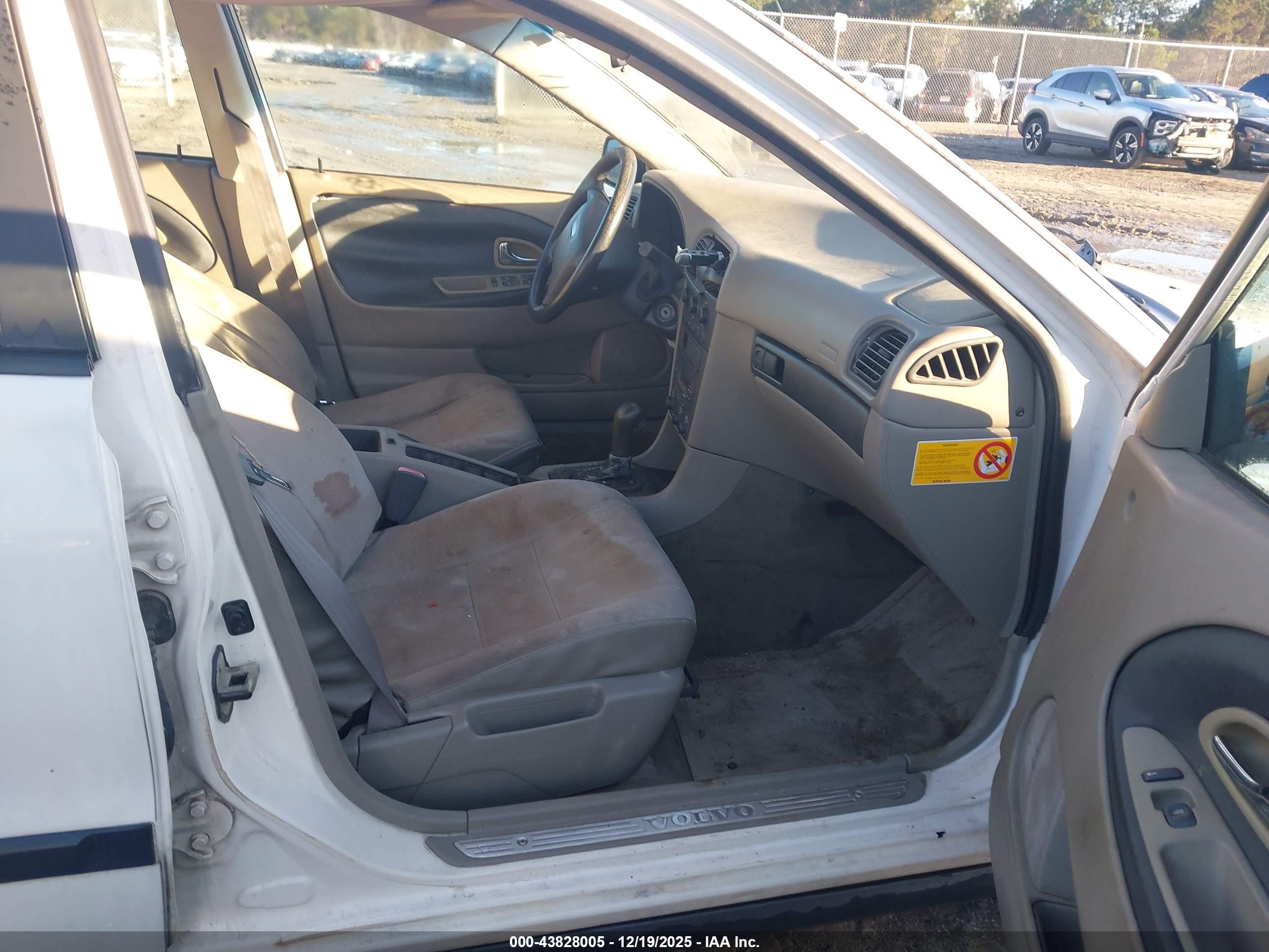 VOLVO S40 image 5