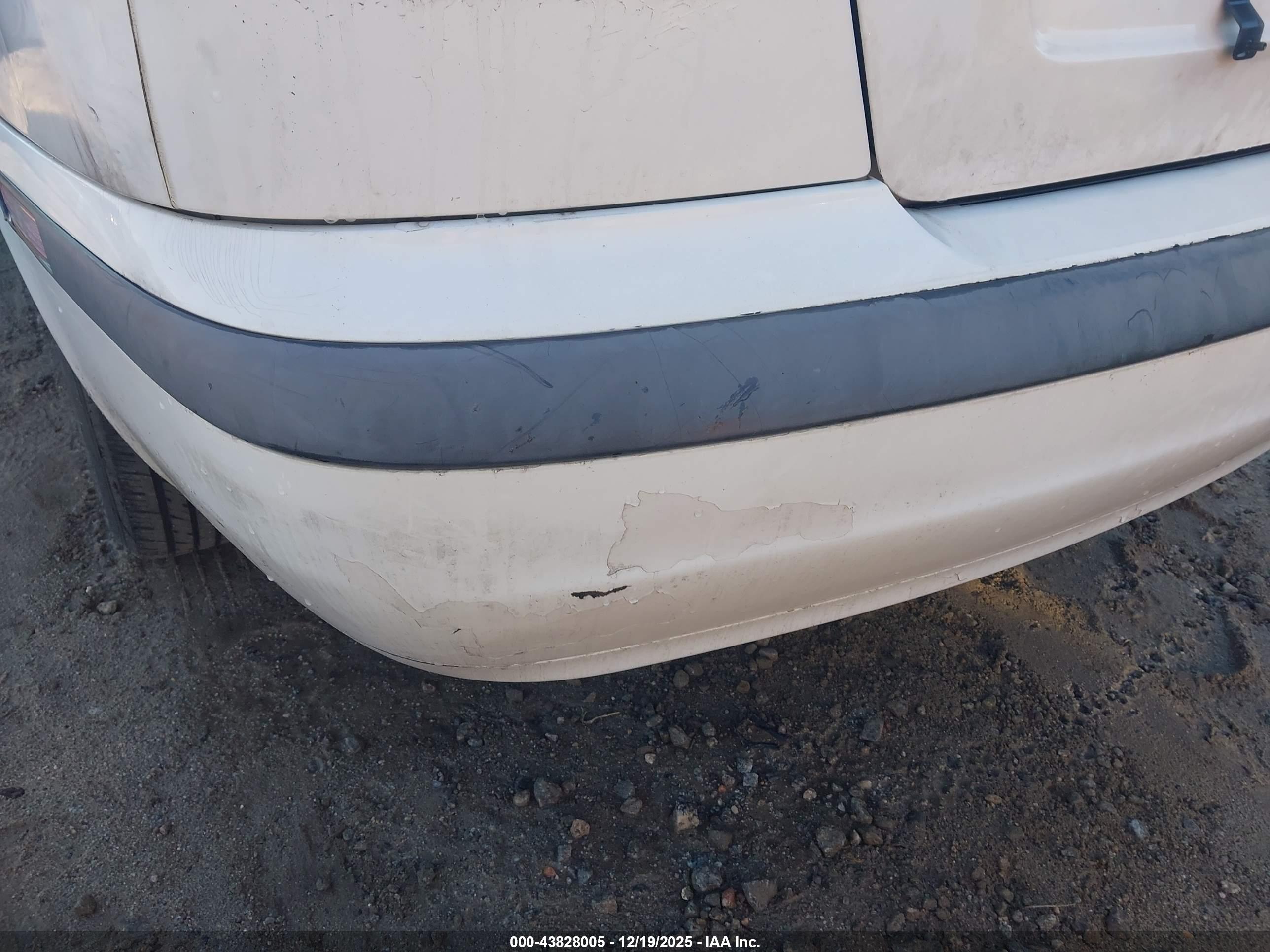 VOLVO S40 image 6