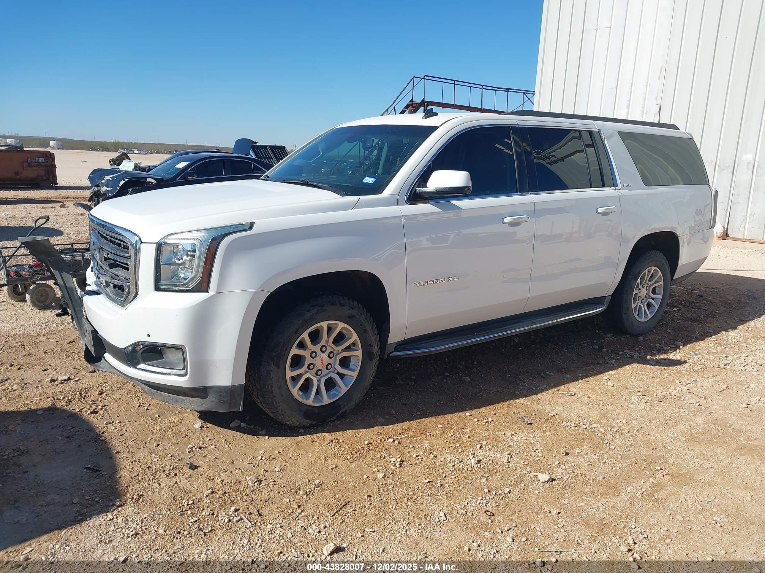 GMC YUKON image 2