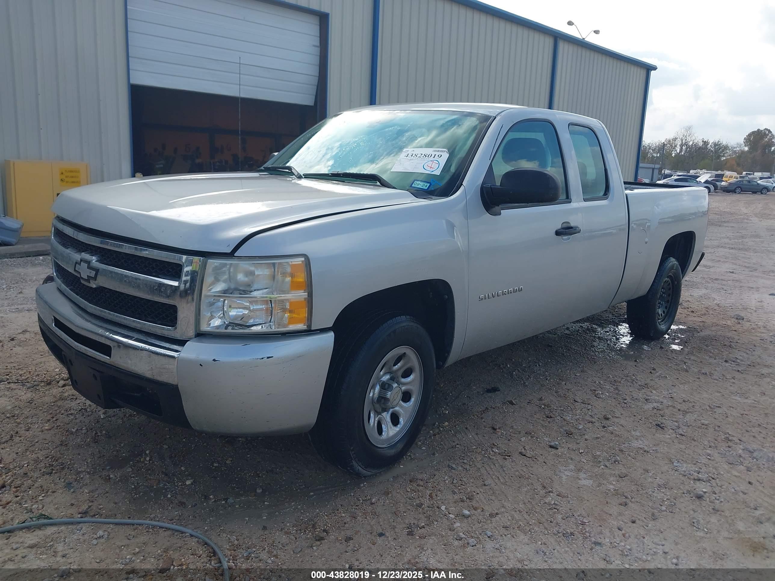 CHEVROLET SILVERADO image 2