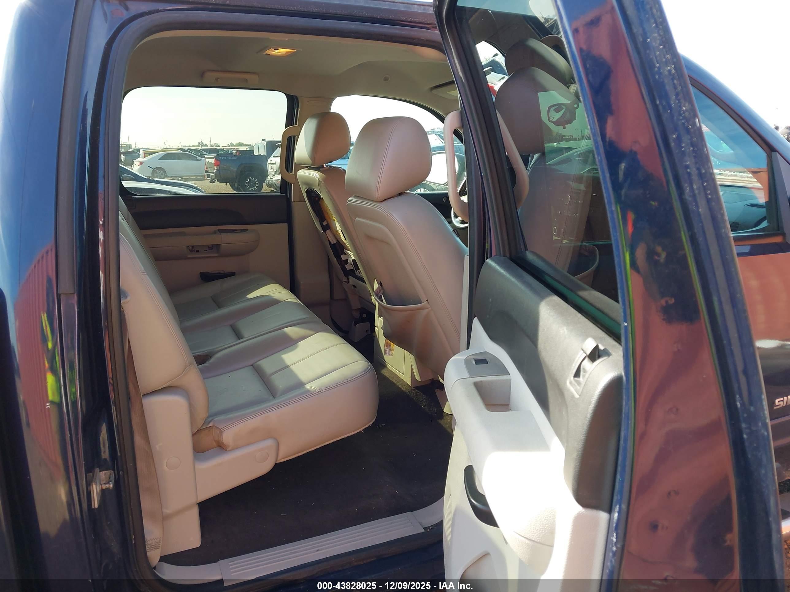 CHEVROLET SILVERADO image 8
