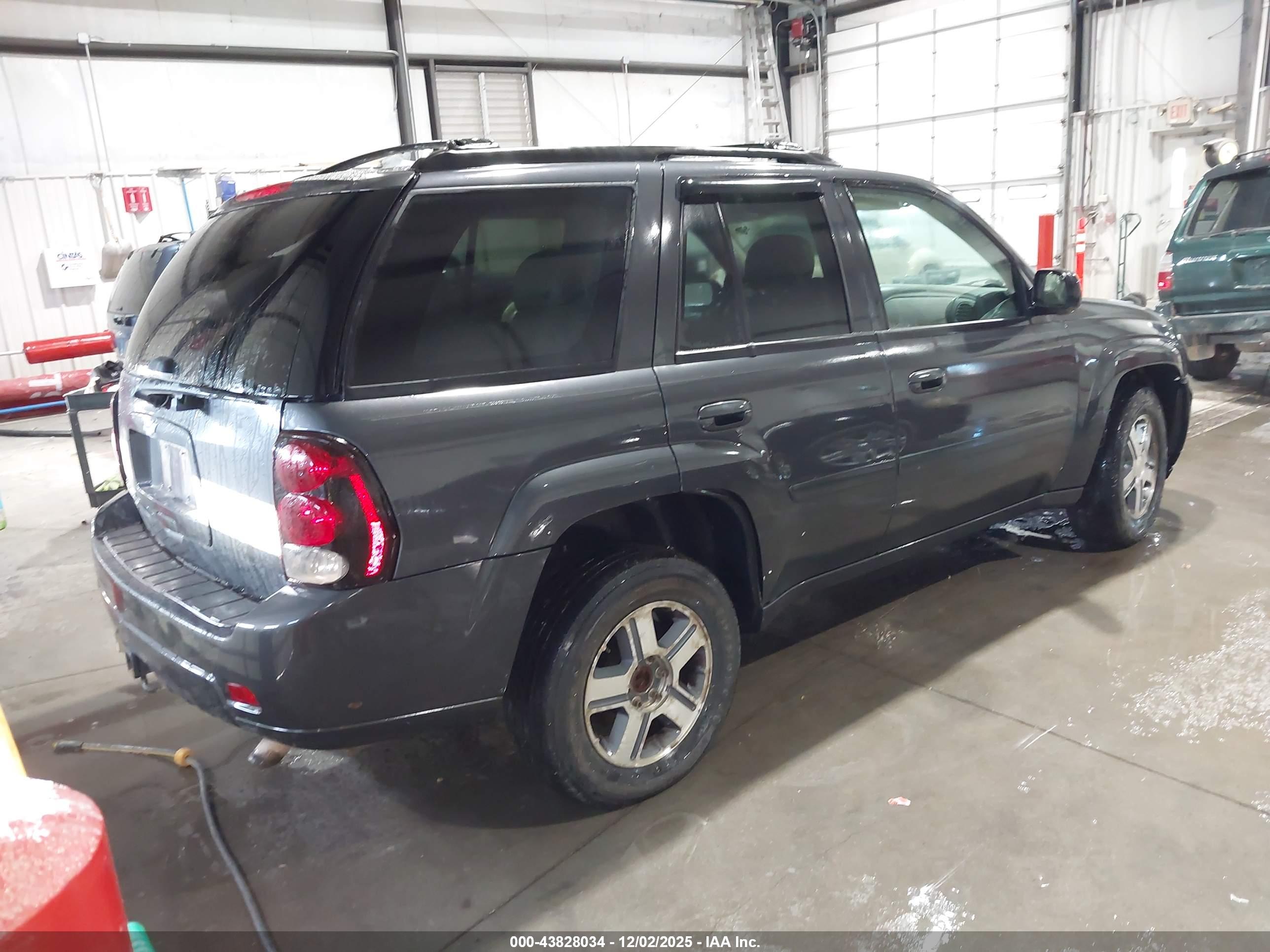 CHEVROLET TRAILBLAZER image 4