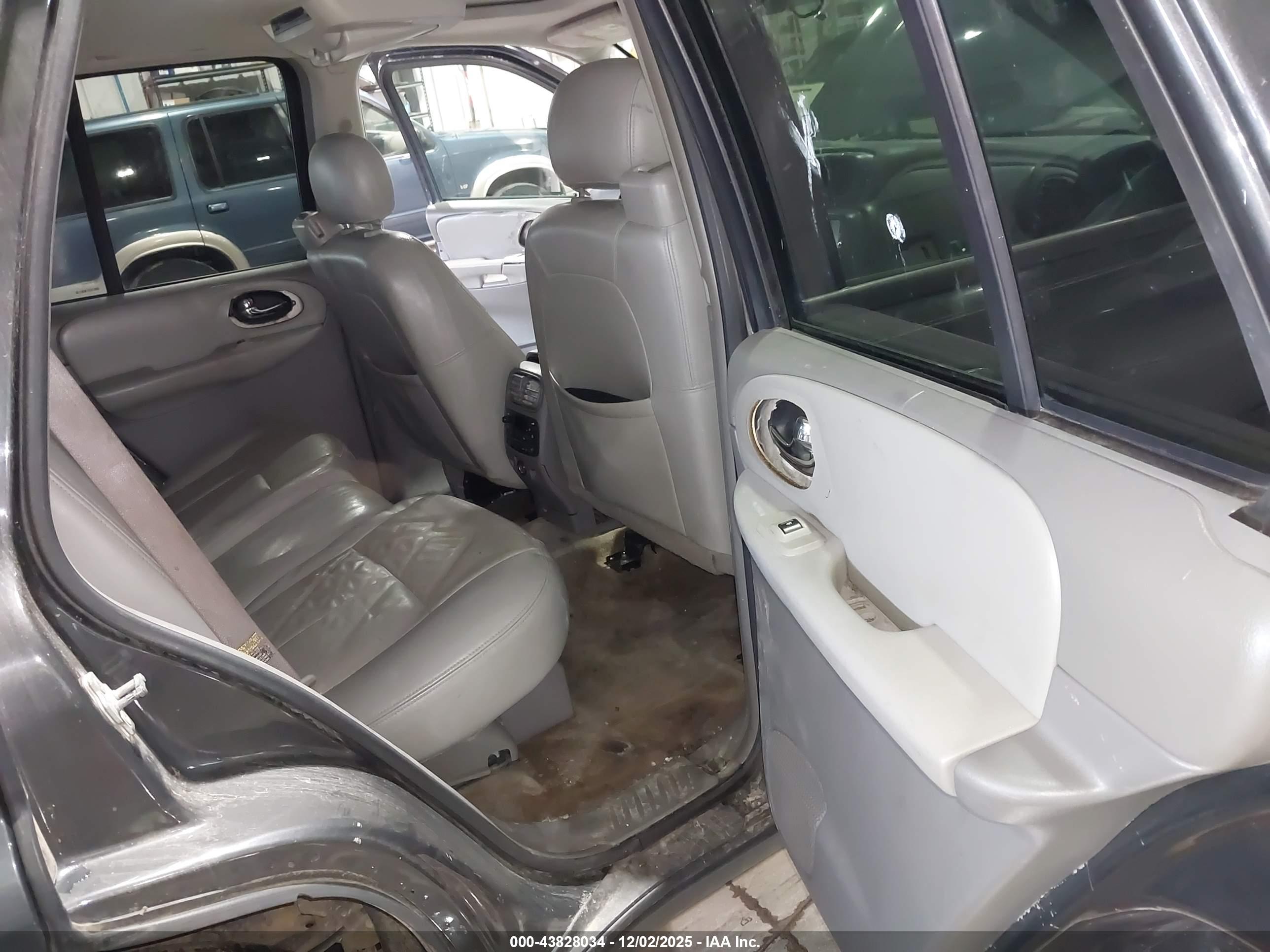 CHEVROLET TRAILBLAZER image 8