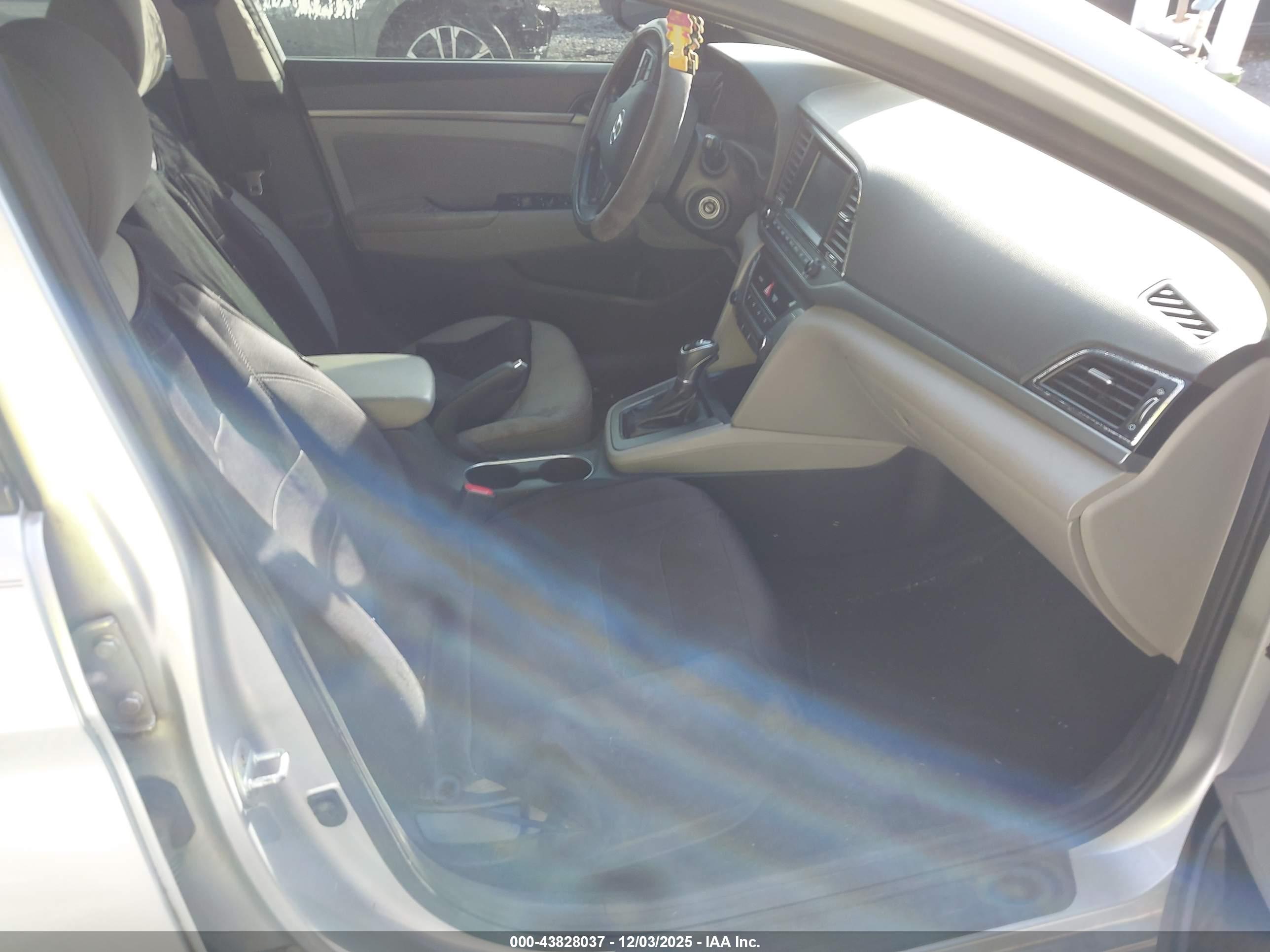 HYUNDAI ELANTRA image 5