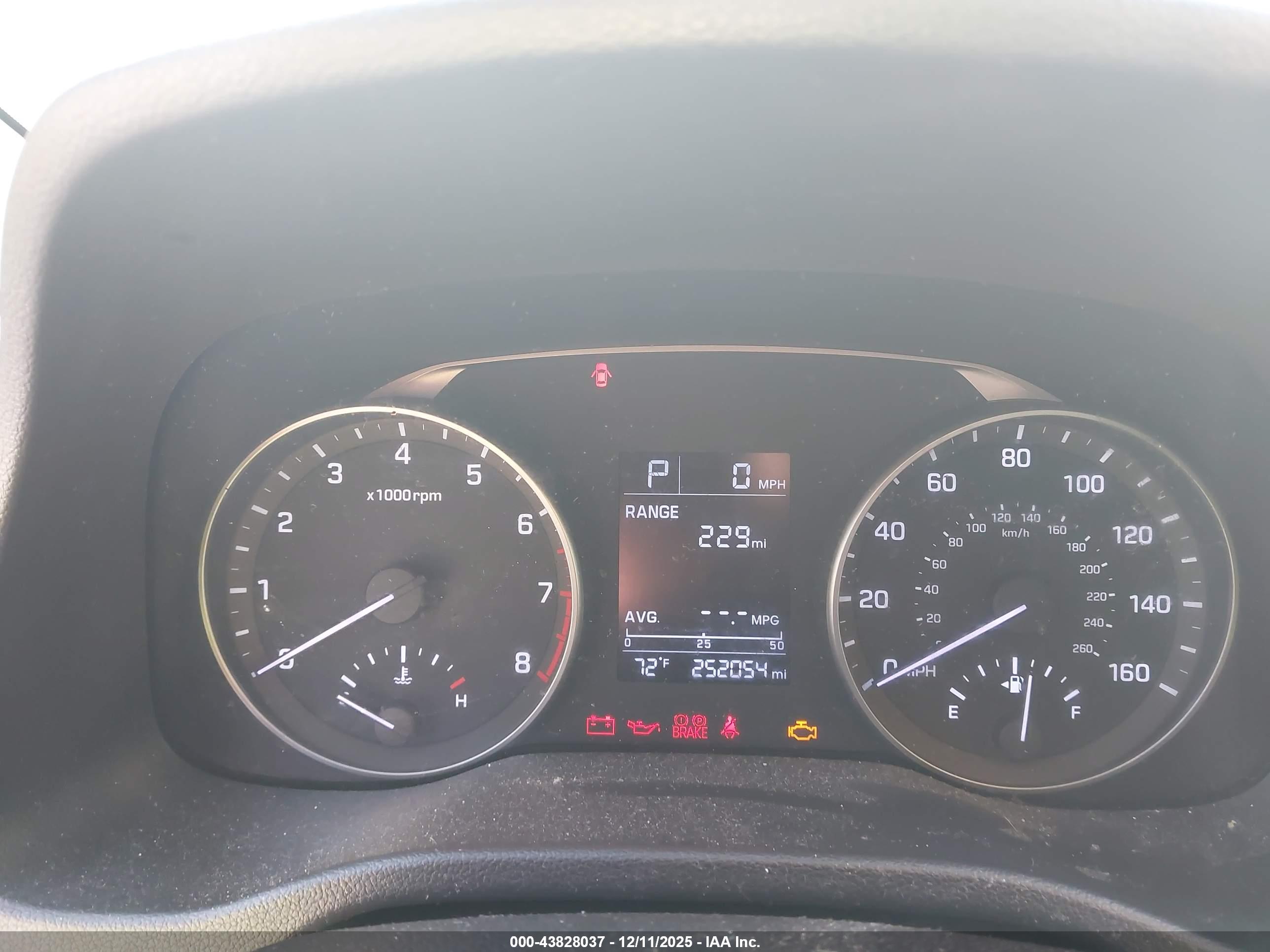 HYUNDAI ELANTRA image 7