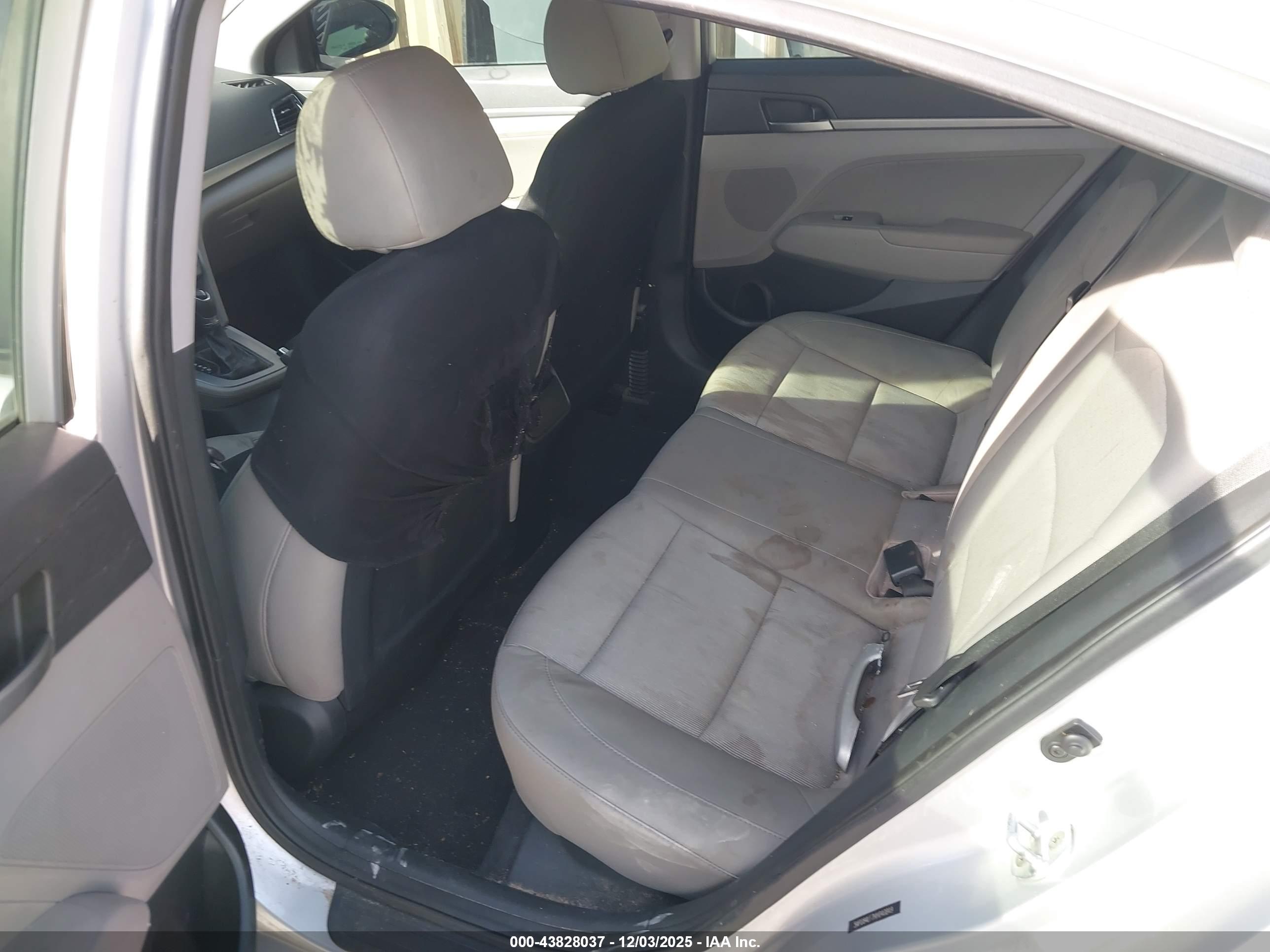 HYUNDAI ELANTRA image 8