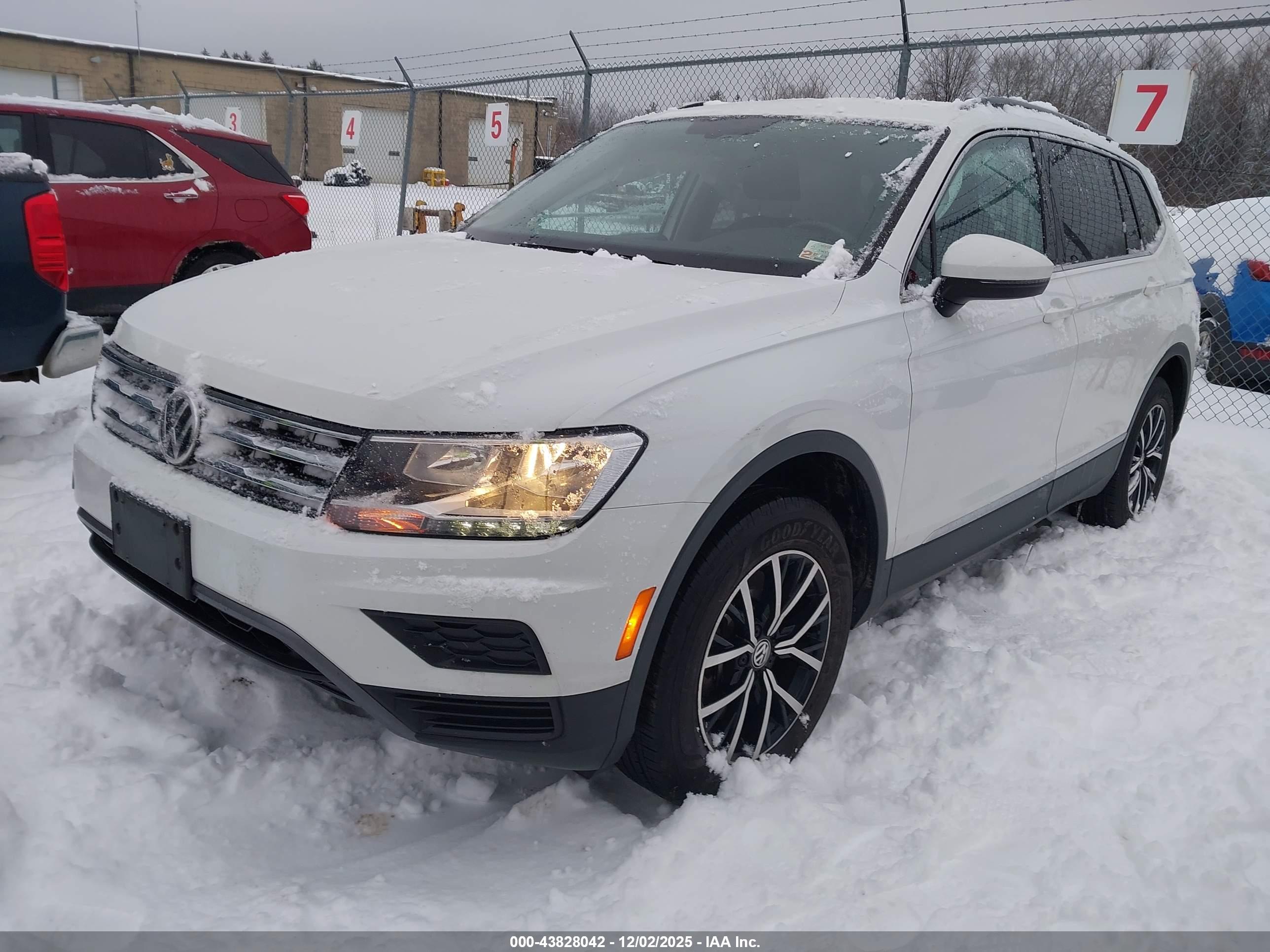 VOLKSWAGEN TIGUAN image 2