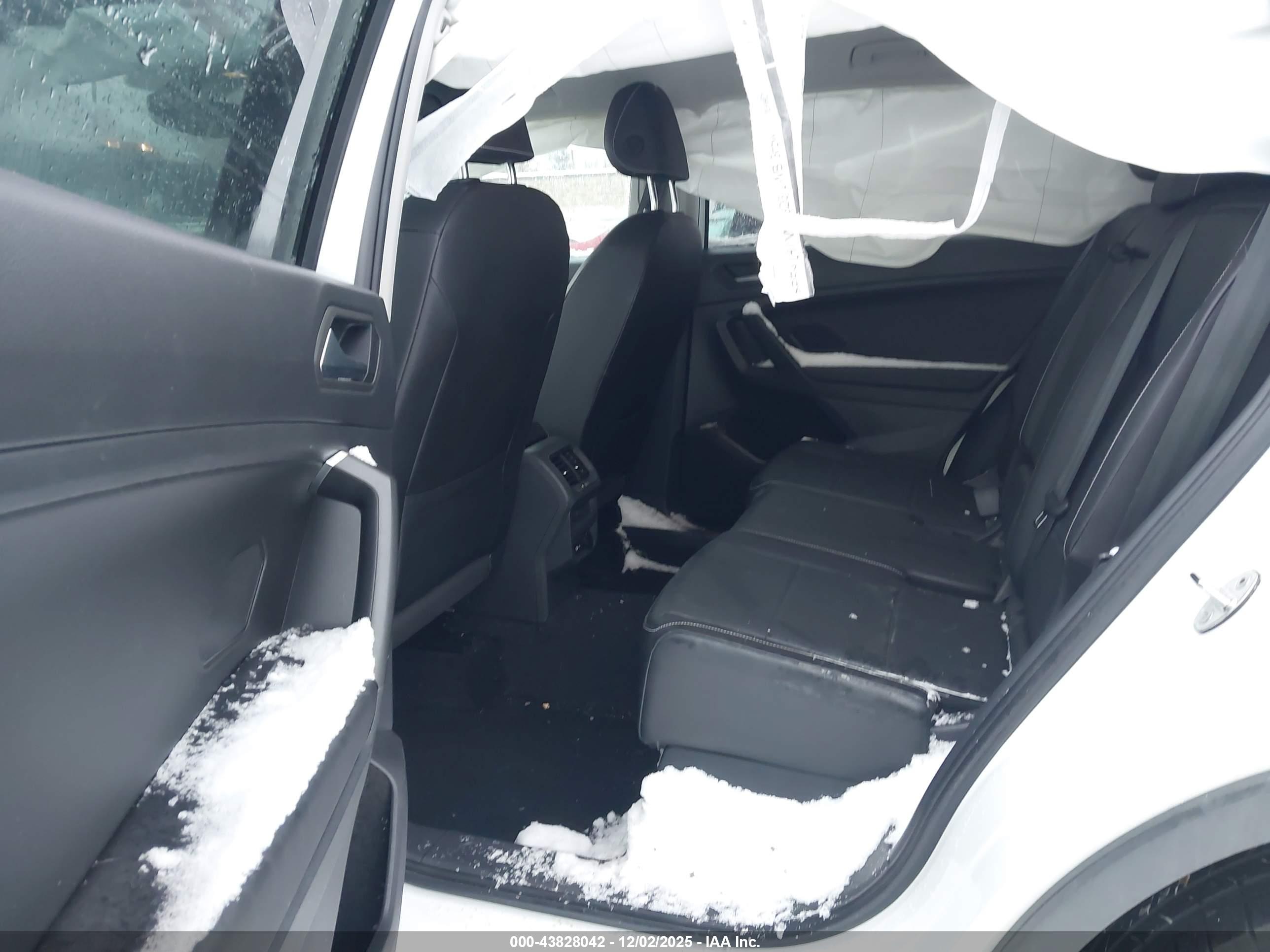 VOLKSWAGEN TIGUAN image 8