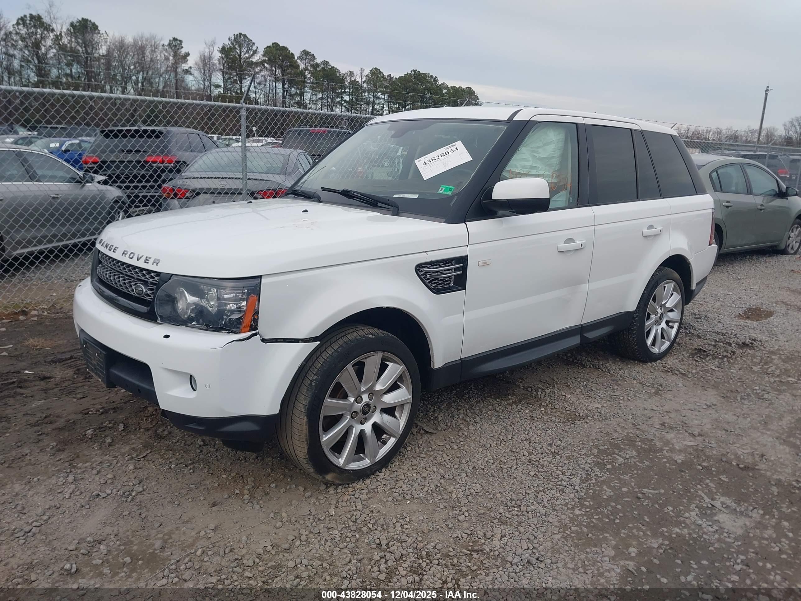 LAND ROVER image 2
