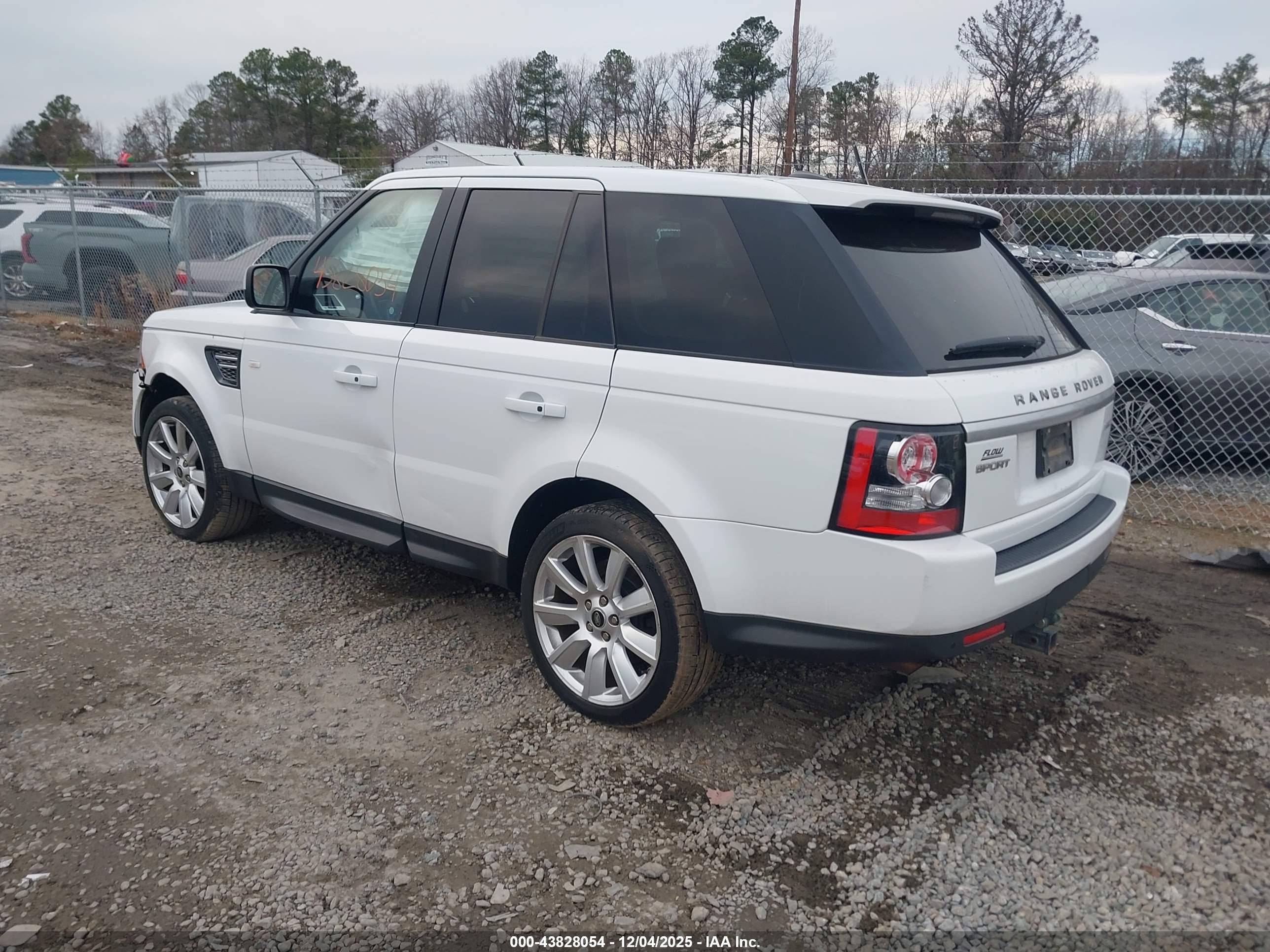 LAND ROVER image 3